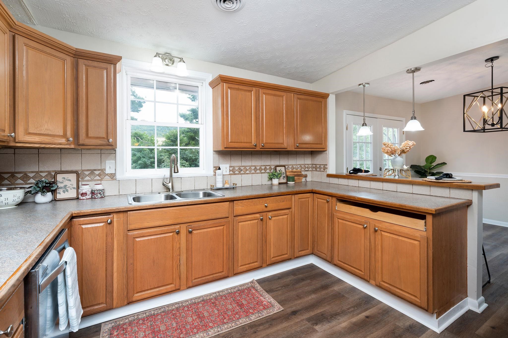 924 WASHINGTON AVE, WAYNESBORO, Virginia 22980, 4 Bedrooms Bedrooms, ,2 BathroomsBathrooms,Residential,924 WASHINGTON AVE,681931 MLS # 681931