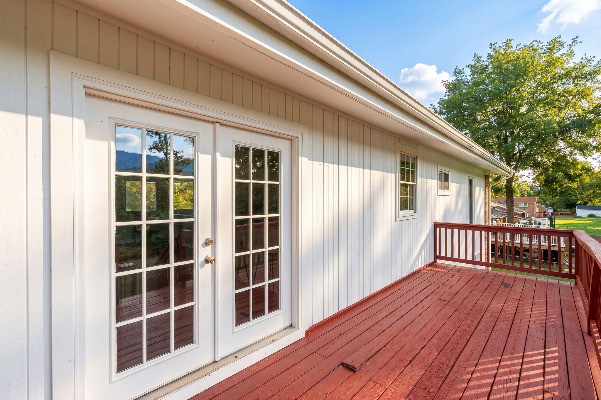 924 WASHINGTON AVE, WAYNESBORO, Virginia 22980, 4 Bedrooms Bedrooms, ,2 BathroomsBathrooms,Residential,924 WASHINGTON AVE,681931 MLS # 681931