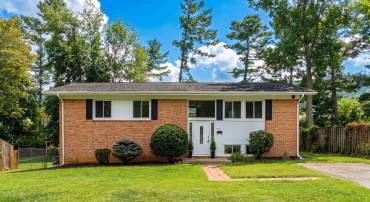 924 WASHINGTON AVE, WAYNESBORO, Virginia 22980, 4 Bedrooms Bedrooms, ,2 BathroomsBathrooms,Residential,924 WASHINGTON AVE,681931 MLS # 681931
