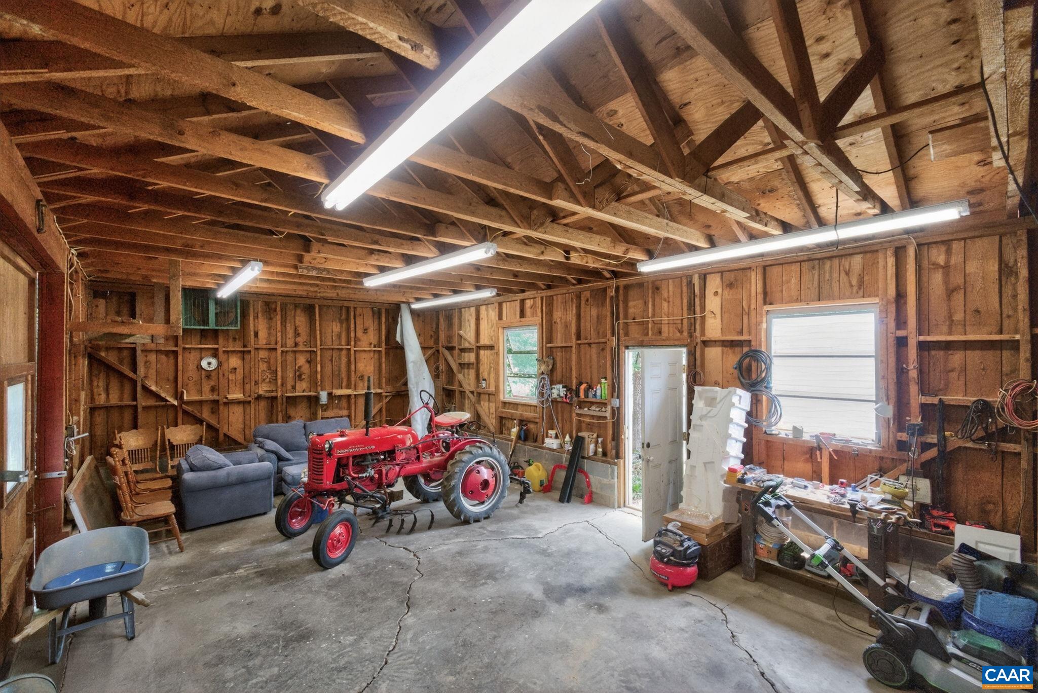 Barn perfect for woodshop, mechanical work, she shed, etc.