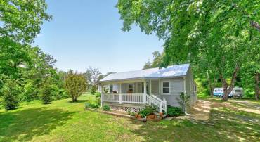 3867 Rolling Rd - Scottsville, VA 24590