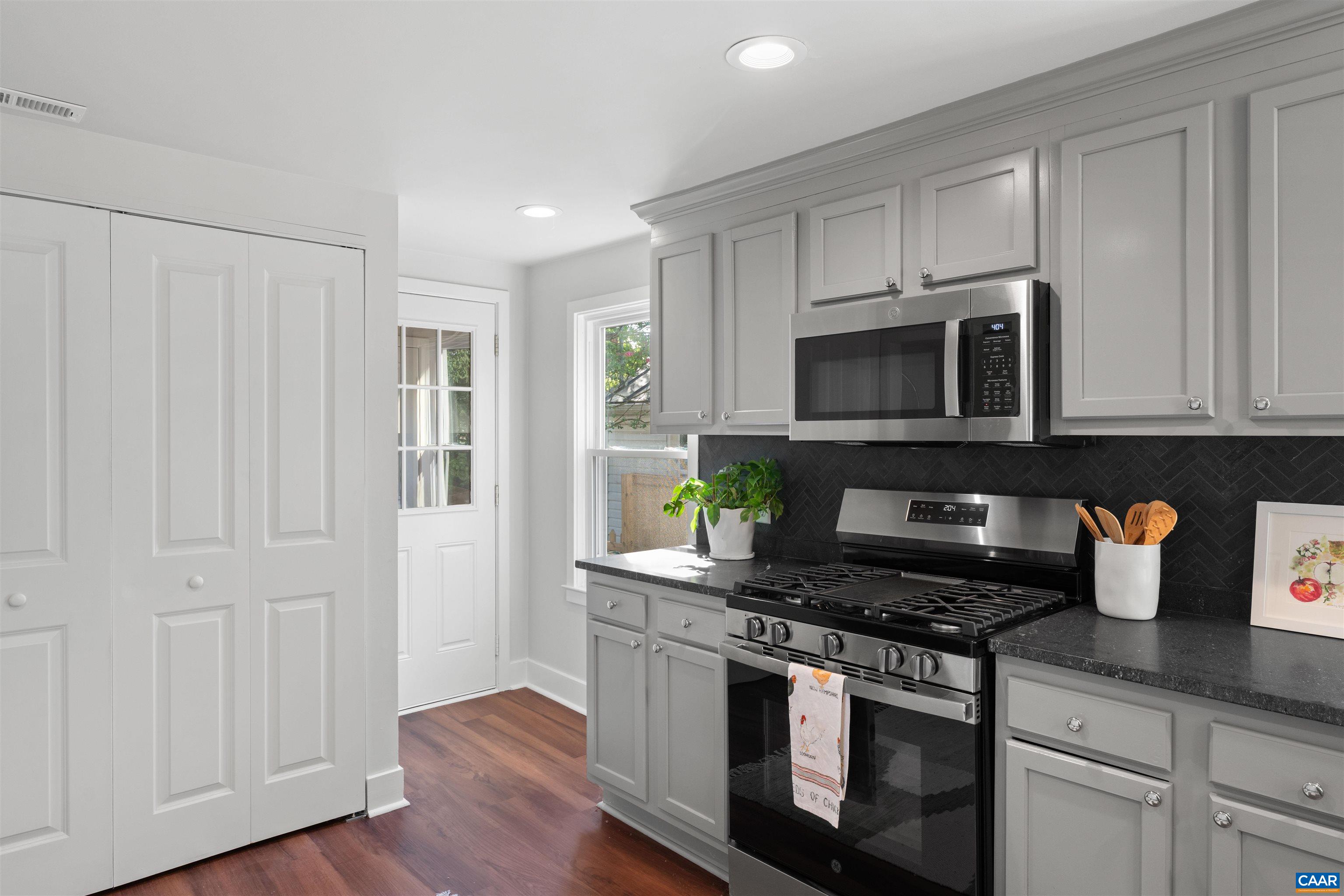 1107 MYRTLE ST, CHARLOTTESVILLE, Virginia 22902, 2 Bedrooms Bedrooms, ,2 BathroomsBathrooms,Residential,1107 MYRTLE ST,681944 MLS # 681944