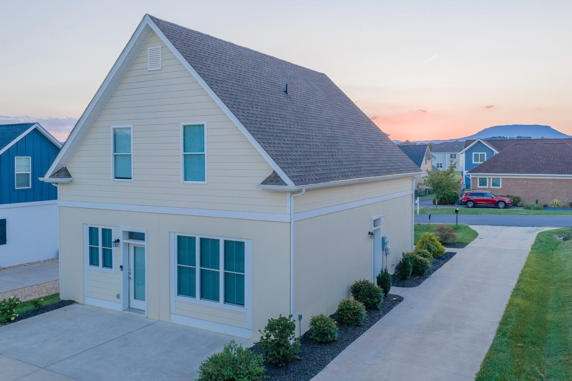 34 FLORENCE SARAH LN, LEXINGTON, Virginia 24450, 4 Bedrooms Bedrooms, ,4 BathroomsBathrooms,Residential,34 Florence Sarah Ln Lexington, VA 24450,34 FLORENCE SARAH LN,681952 MLS # 681952