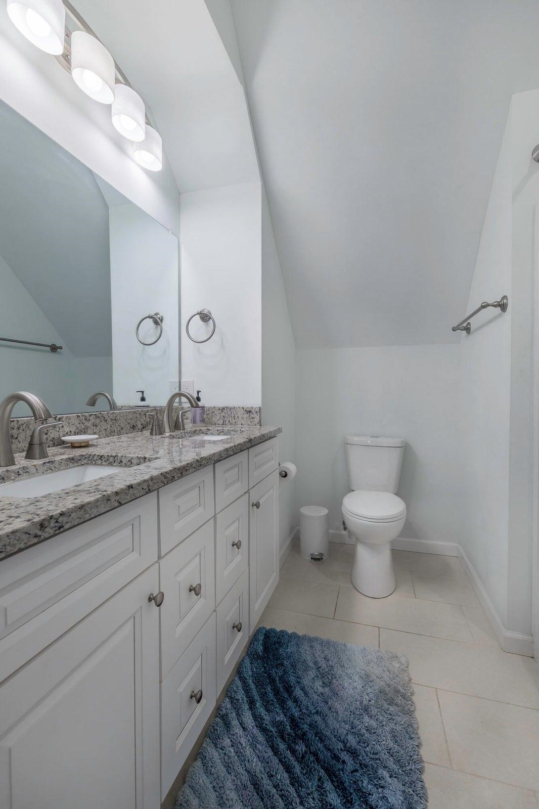 2nd Floor shared full bath