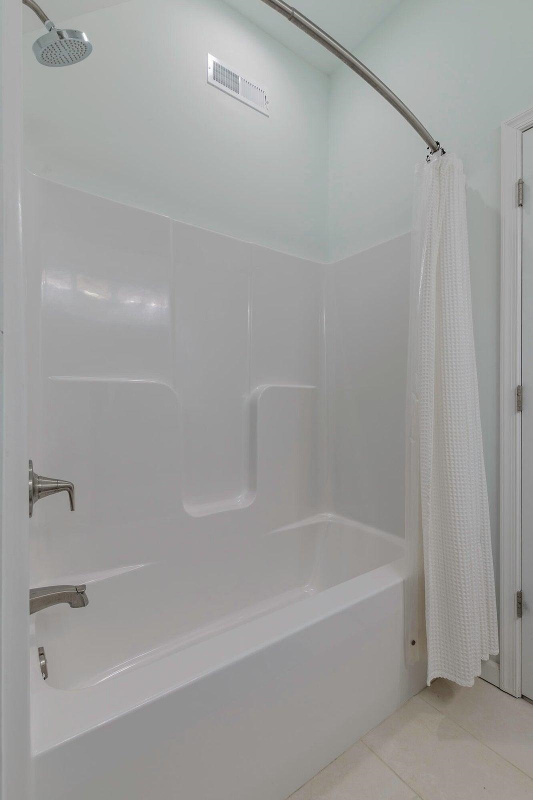 2nd Floor shared full bath