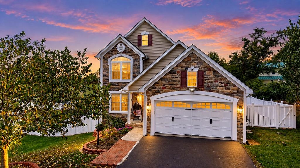 33 FOXCREST RIDGE, STAUNTON, Virginia 24401, 4 Bedrooms Bedrooms, ,3 BathroomsBathrooms,Residential,33 FOXCREST RIDGE,681984 MLS # 681984