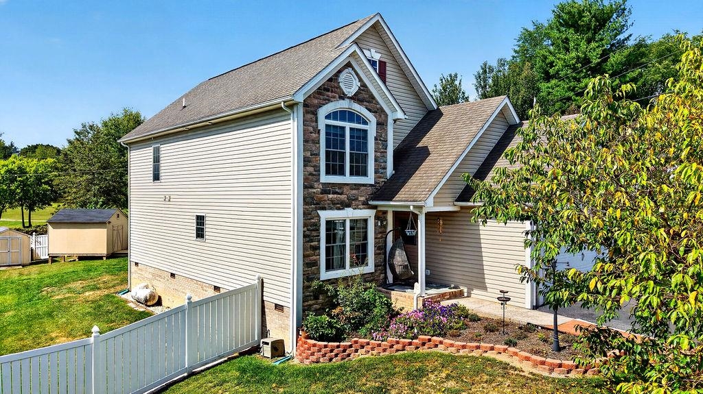 33 FOXCREST RIDGE, STAUNTON, Virginia 24401, 4 Bedrooms Bedrooms, ,3 BathroomsBathrooms,Residential,33 FOXCREST RIDGE,681984 MLS # 681984
