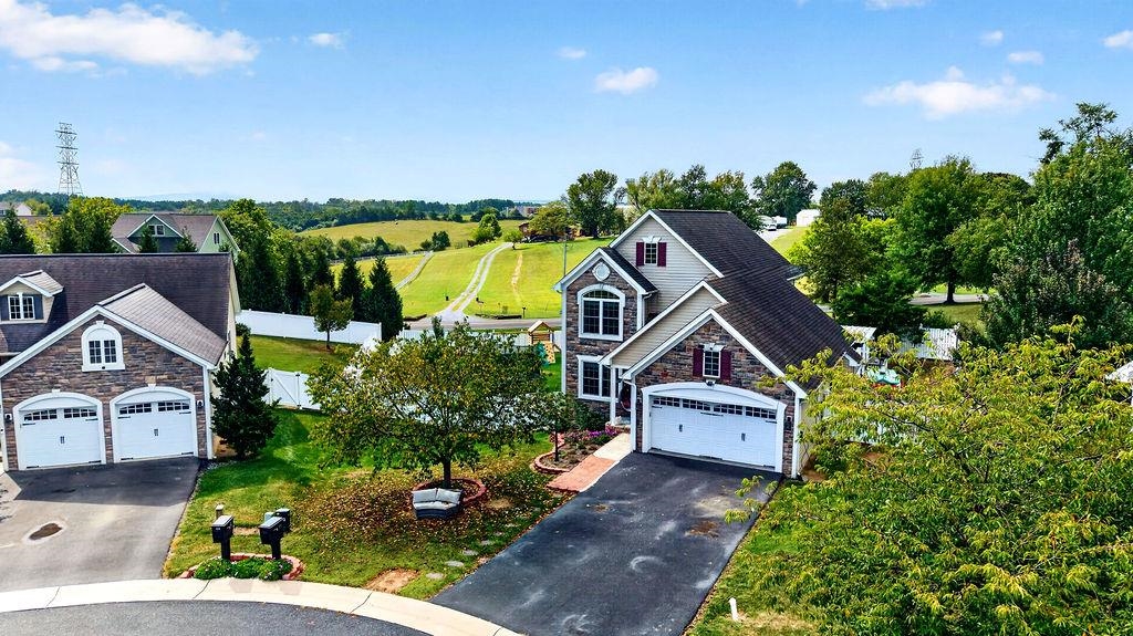 33 FOXCREST RIDGE, STAUNTON, Virginia 24401, 4 Bedrooms Bedrooms, ,3 BathroomsBathrooms,Residential,33 FOXCREST RIDGE,681984 MLS # 681984