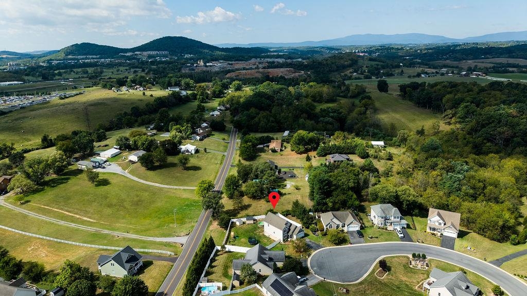 33 FOXCREST RIDGE, STAUNTON, Virginia 24401, 4 Bedrooms Bedrooms, ,3 BathroomsBathrooms,Residential,33 FOXCREST RIDGE,681984 MLS # 681984