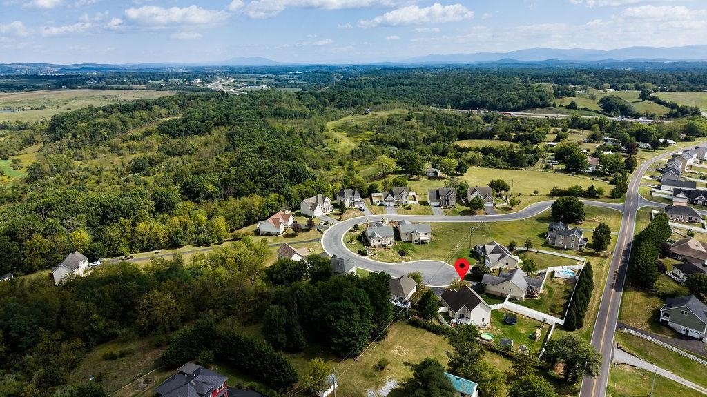 33 FOXCREST RIDGE, STAUNTON, Virginia 24401, 4 Bedrooms Bedrooms, ,3 BathroomsBathrooms,Residential,33 FOXCREST RIDGE,681984 MLS # 681984