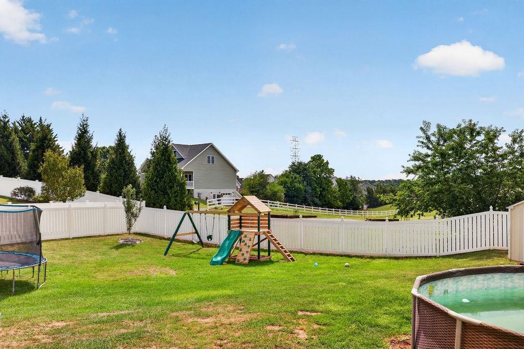 33 FOXCREST RIDGE, STAUNTON, Virginia 24401, 4 Bedrooms Bedrooms, ,3 BathroomsBathrooms,Residential,33 FOXCREST RIDGE,681984 MLS # 681984