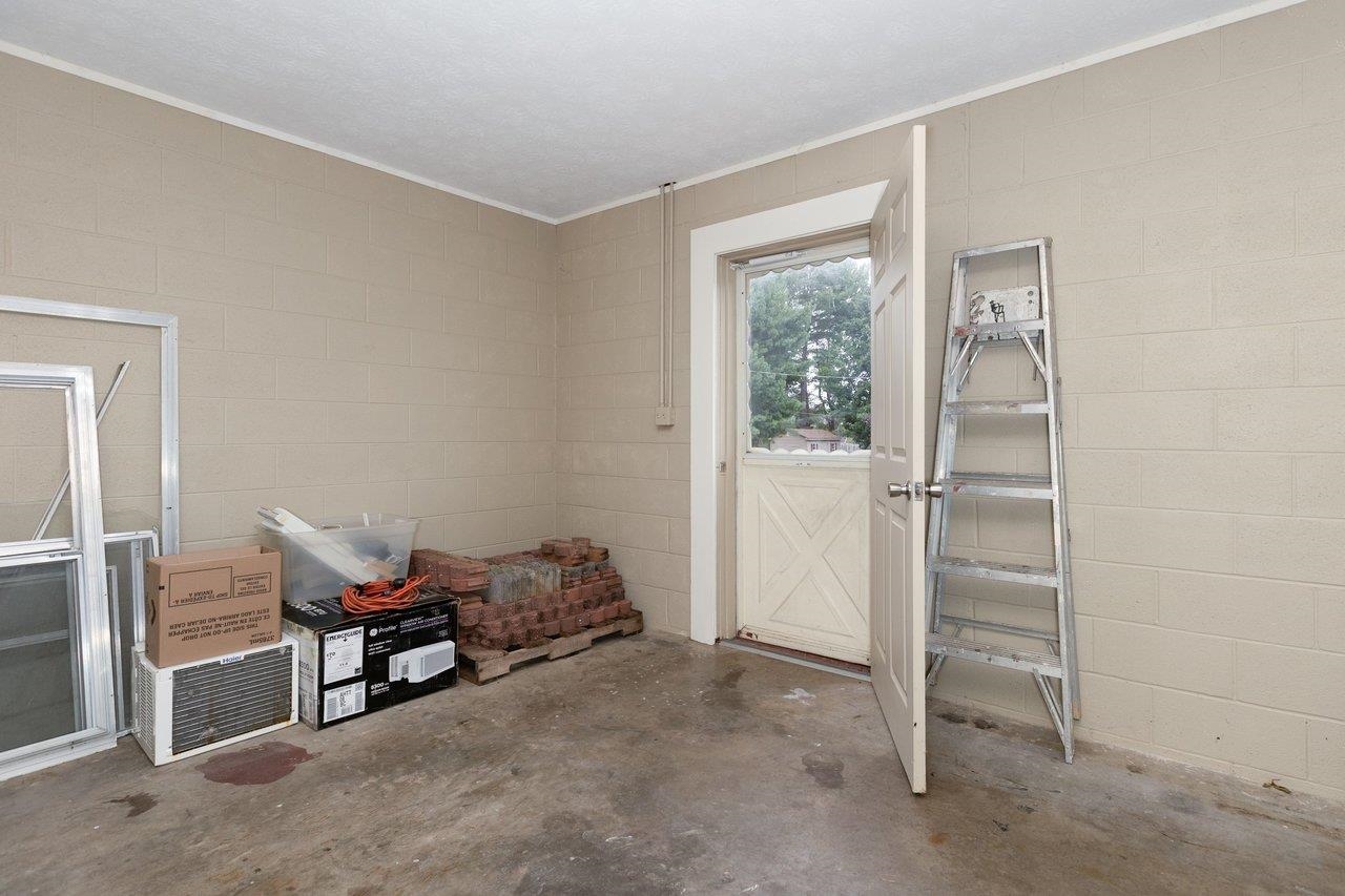 322 ANN ST, STAUNTON, Virginia 24401, 3 Bedrooms Bedrooms, ,1 BathroomBathrooms,Residential,322 ANN ST,681995 MLS # 681995
