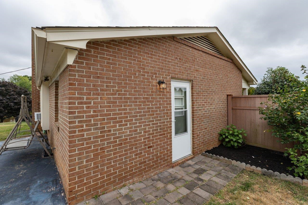 322 ANN ST, STAUNTON, Virginia 24401, 3 Bedrooms Bedrooms, ,1 BathroomBathrooms,Residential,322 ANN ST,681995 MLS # 681995