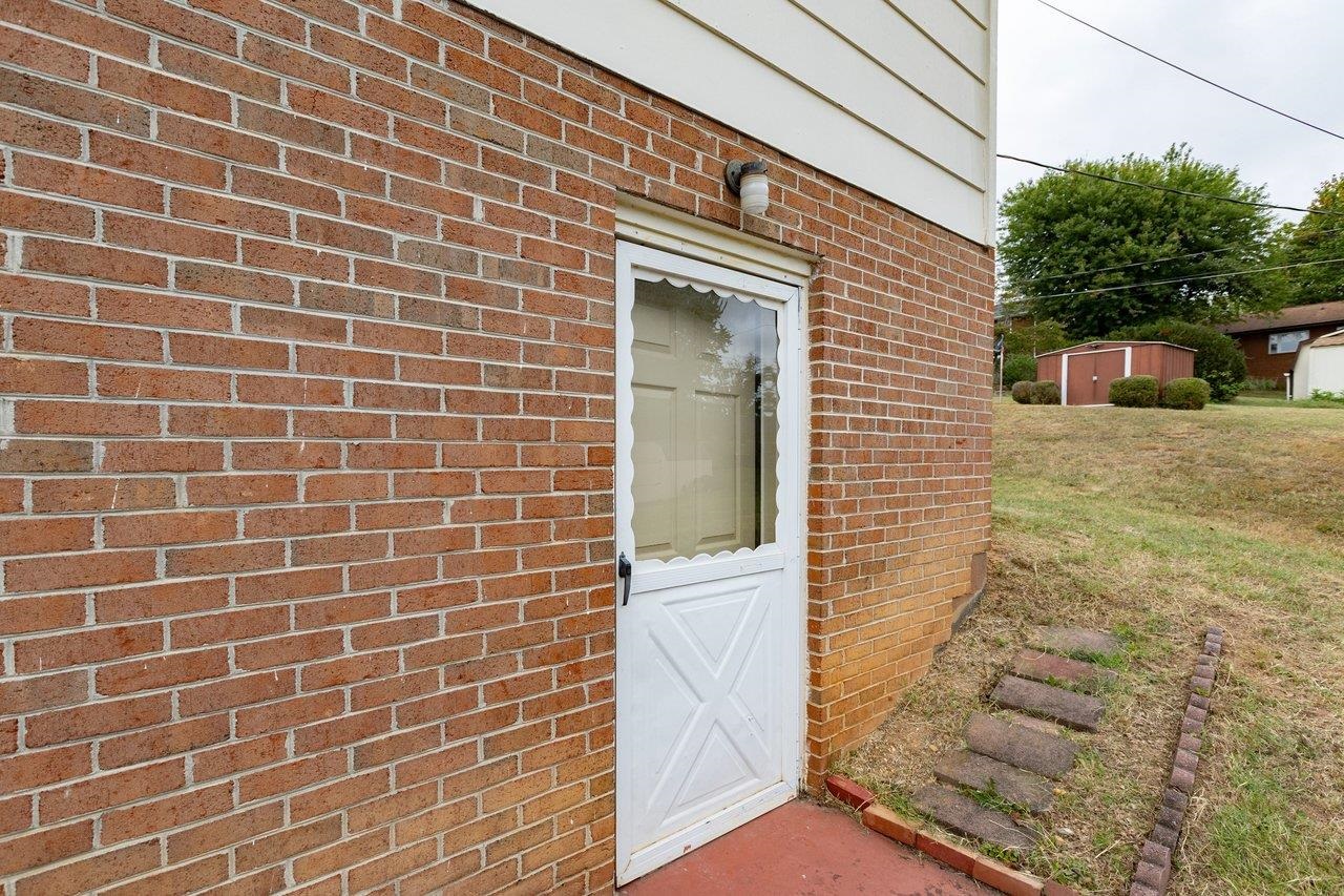 322 ANN ST, STAUNTON, Virginia 24401, 3 Bedrooms Bedrooms, ,1 BathroomBathrooms,Residential,322 ANN ST,681995 MLS # 681995