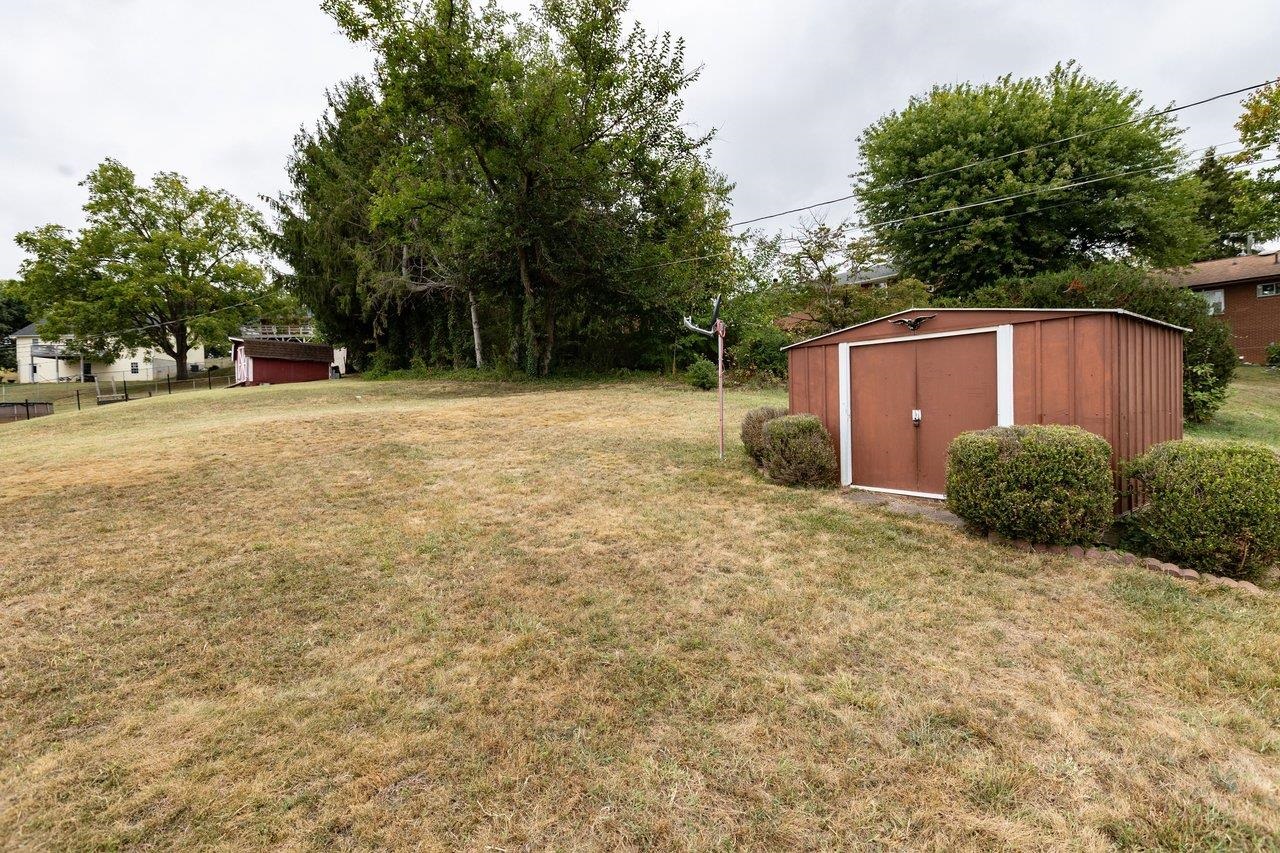 322 ANN ST, STAUNTON, Virginia 24401, 3 Bedrooms Bedrooms, ,1 BathroomBathrooms,Residential,322 ANN ST,681995 MLS # 681995