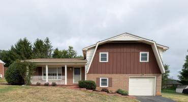 322 ANN ST, STAUNTON, Virginia 24401, 3 Bedrooms Bedrooms, ,1 BathroomBathrooms,Residential,322 ANN ST,681995 MLS # 681995