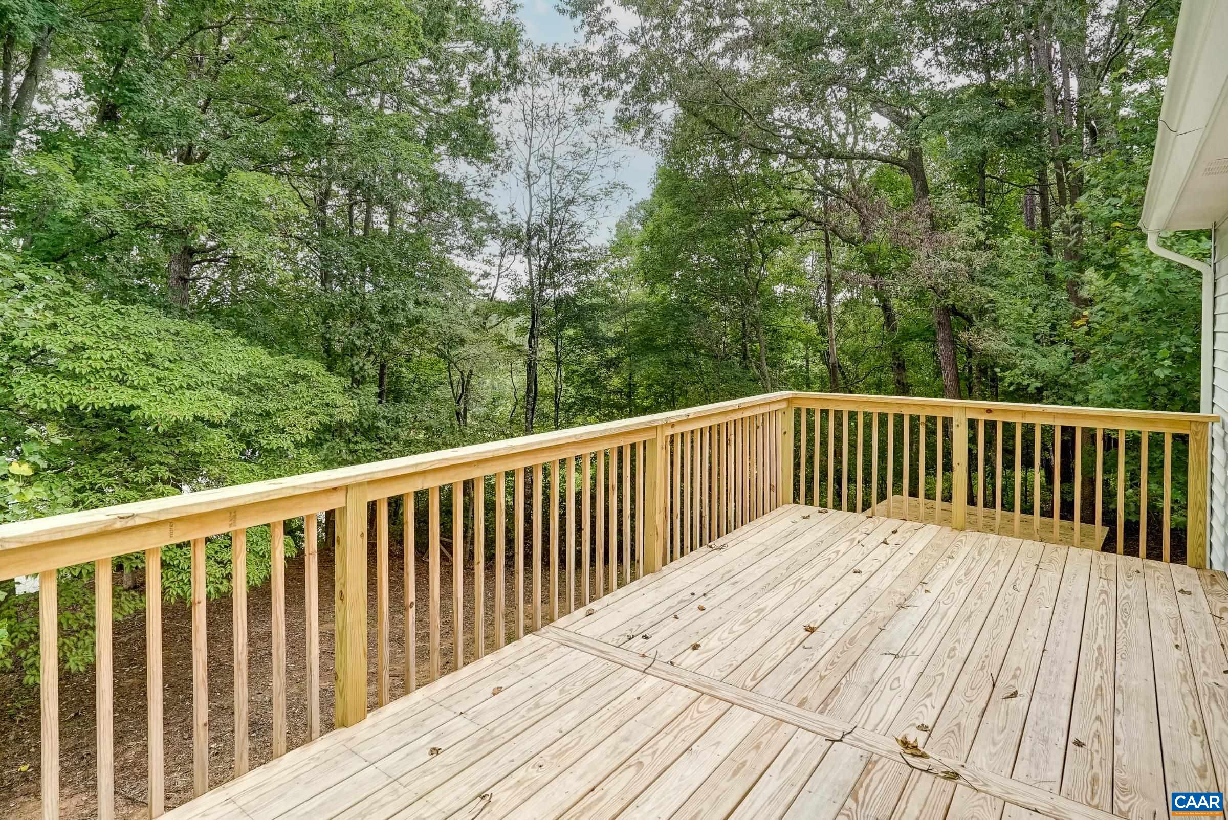 Great upper level deck space for star gazing! Great upper level deck space for star gazing!