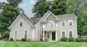 Beautiful Dunlora home on a flat corner lot!