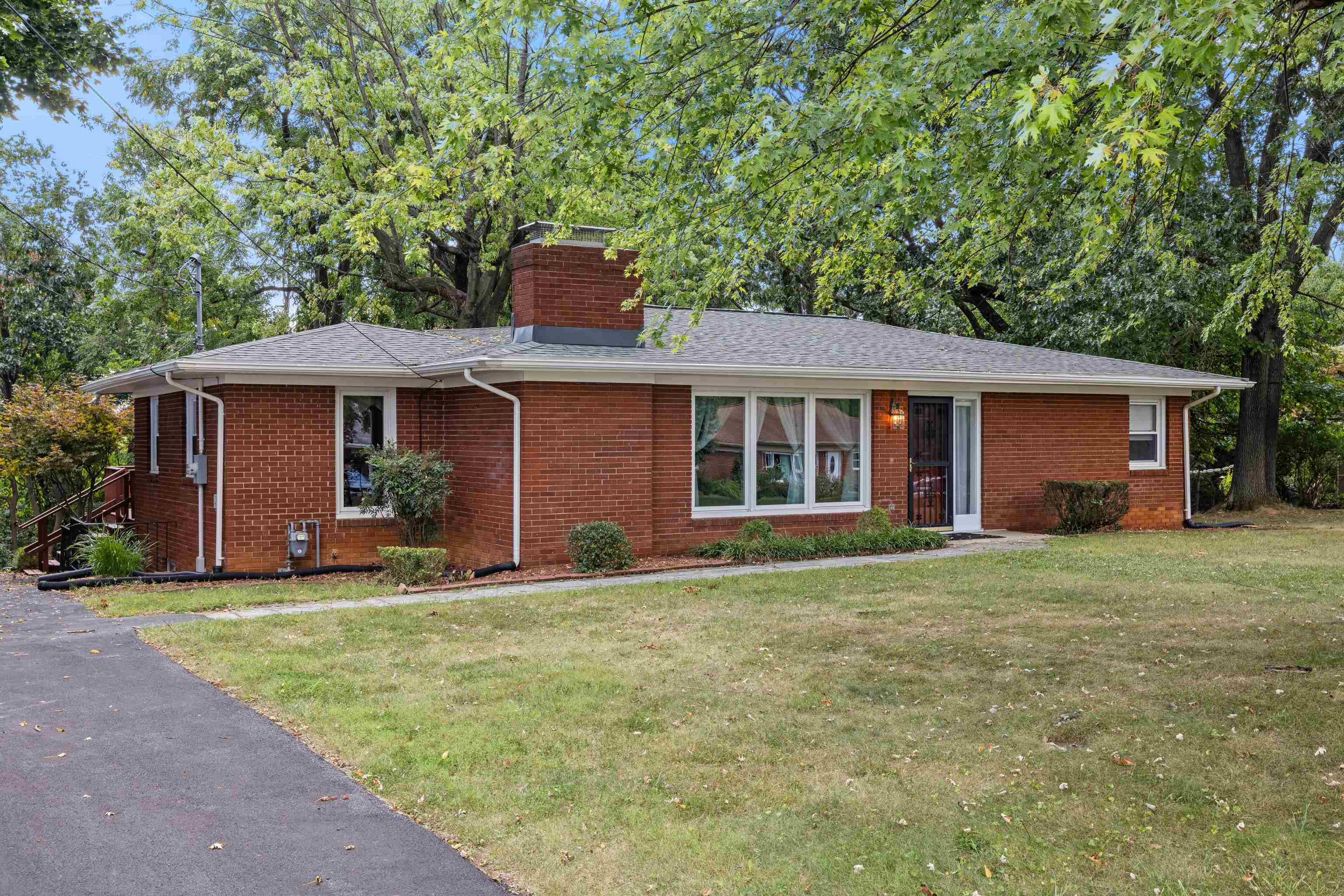 119 GREENWOOD RD, STAUNTON, Virginia 24401, 3 Bedrooms Bedrooms, ,1 BathroomBathrooms,Residential,119 GREENWOOD RD,682020 MLS # 682020