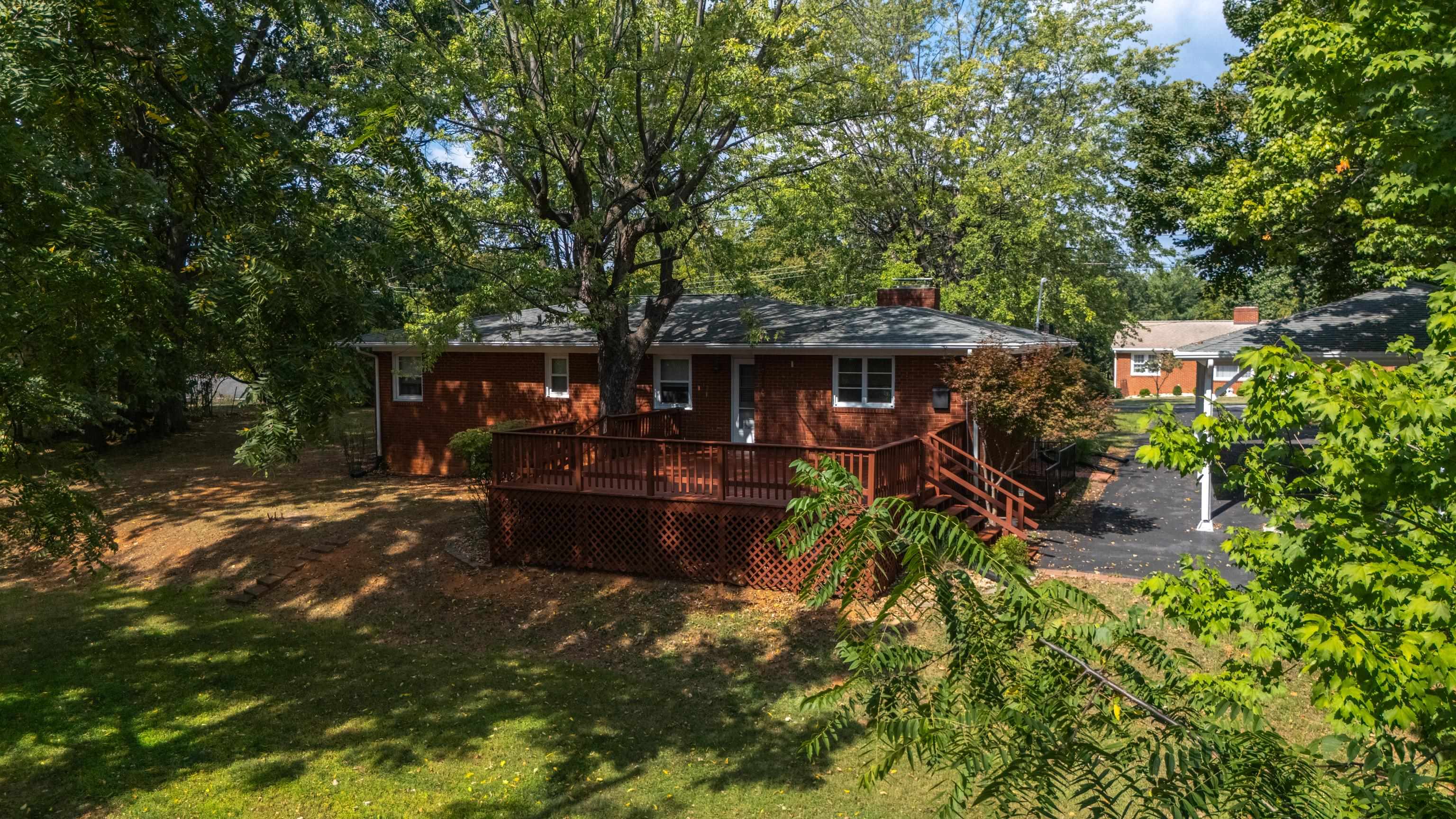 119 GREENWOOD RD, STAUNTON, Virginia 24401, 3 Bedrooms Bedrooms, ,1 BathroomBathrooms,Residential,119 GREENWOOD RD,682020 MLS # 682020