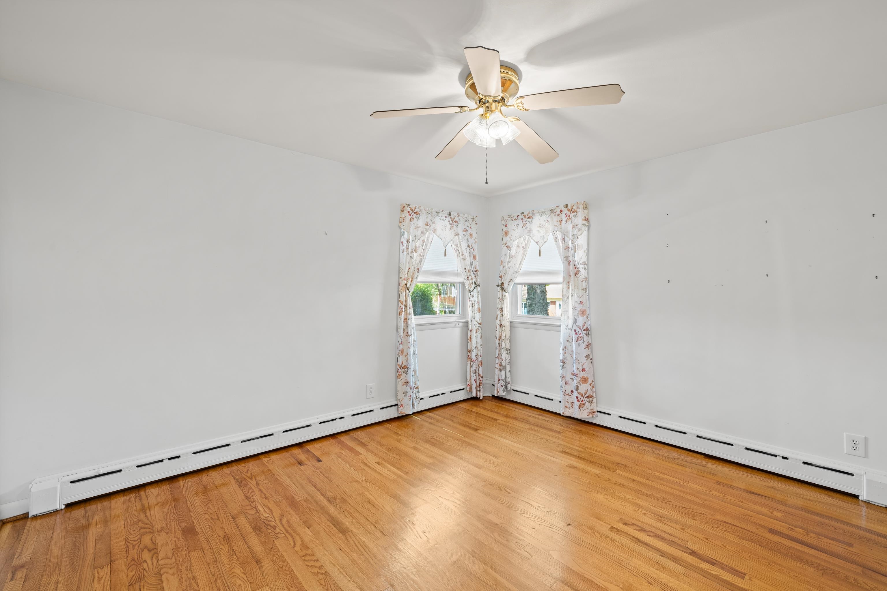 119 GREENWOOD RD, STAUNTON, Virginia 24401, 3 Bedrooms Bedrooms, ,1 BathroomBathrooms,Residential,119 GREENWOOD RD,682020 MLS # 682020