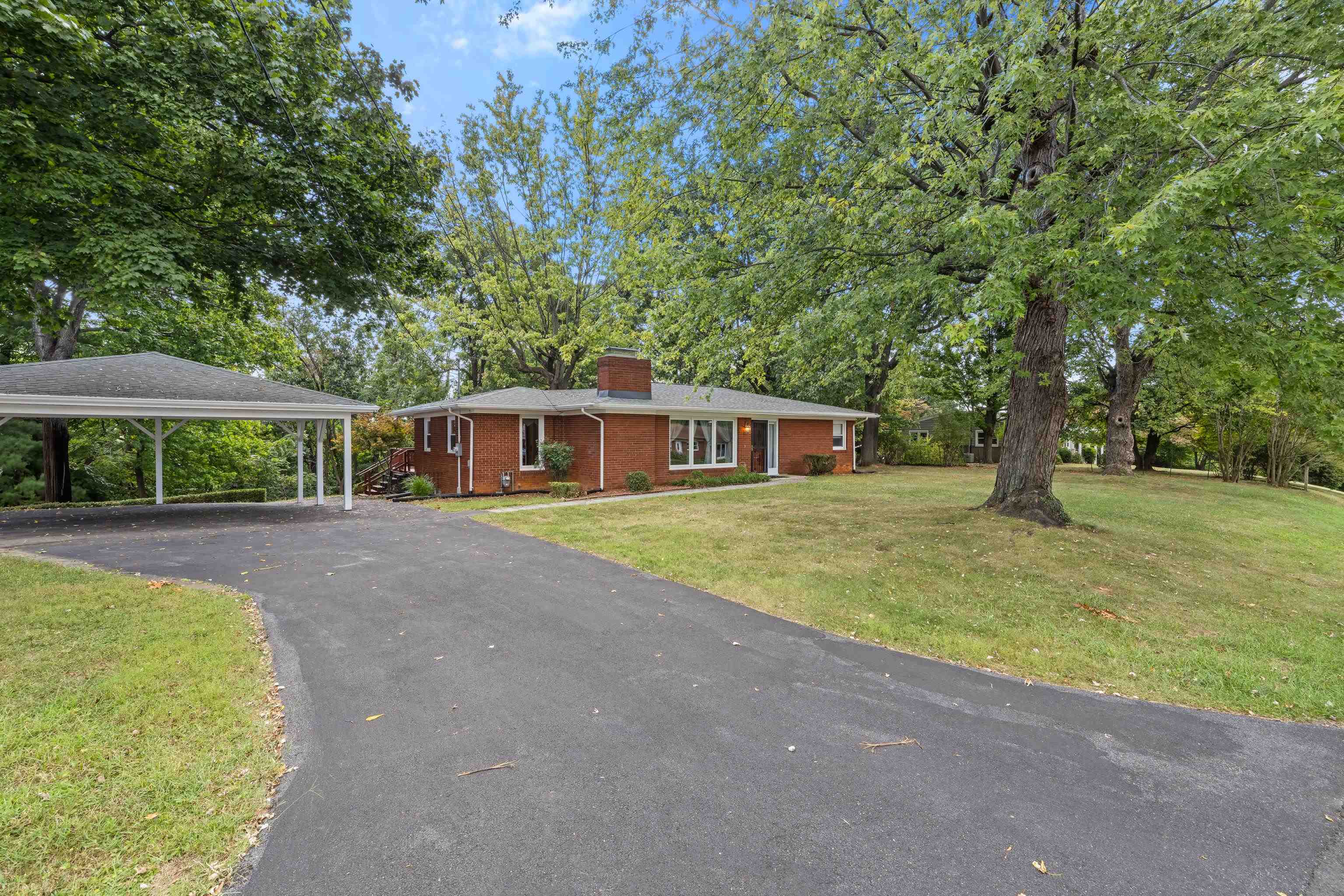 119 GREENWOOD RD, STAUNTON, Virginia 24401, 3 Bedrooms Bedrooms, ,1 BathroomBathrooms,Residential,119 GREENWOOD RD,682020 MLS # 682020