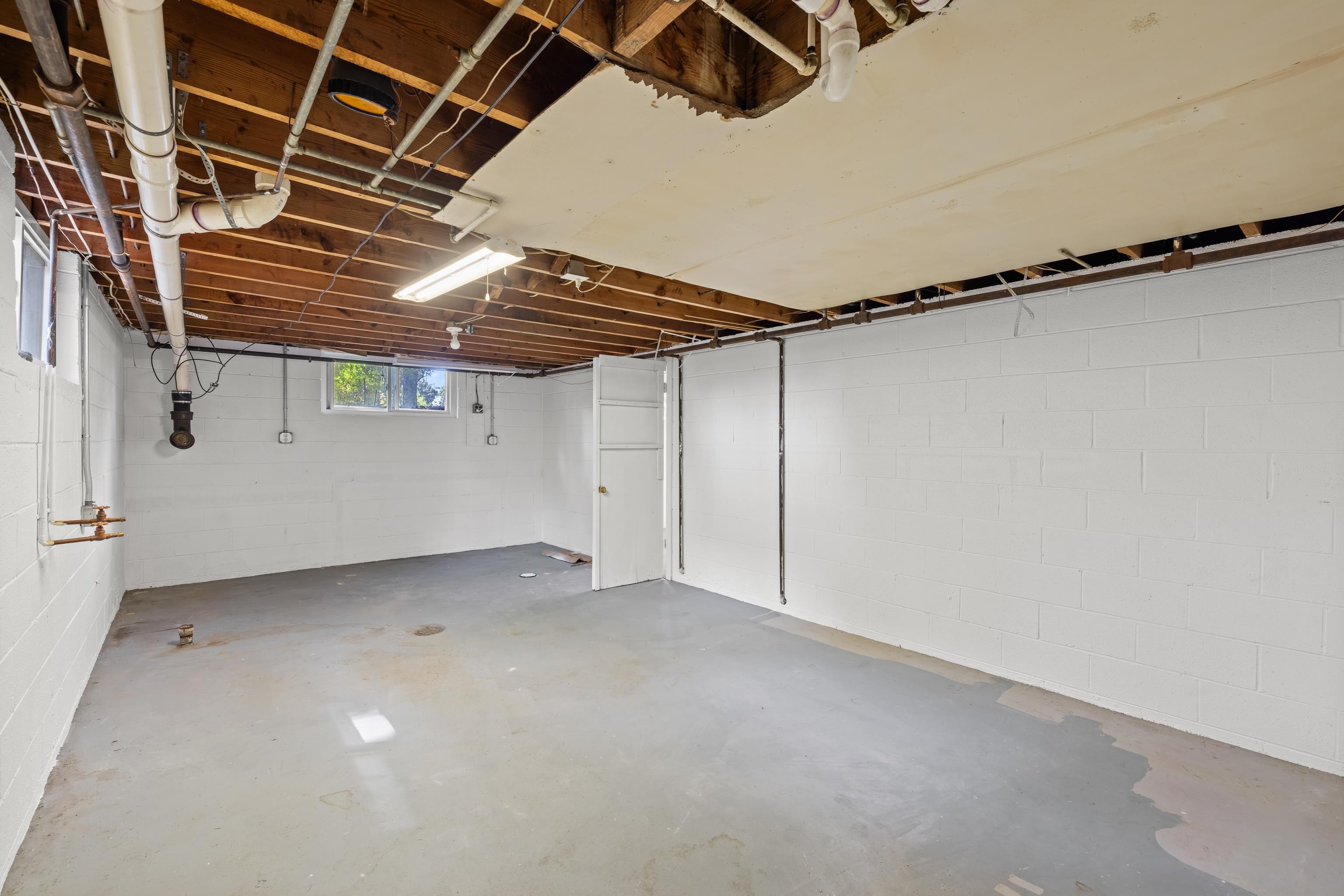 119 GREENWOOD RD, STAUNTON, Virginia 24401, 3 Bedrooms Bedrooms, ,1 BathroomBathrooms,Residential,119 GREENWOOD RD,682020 MLS # 682020