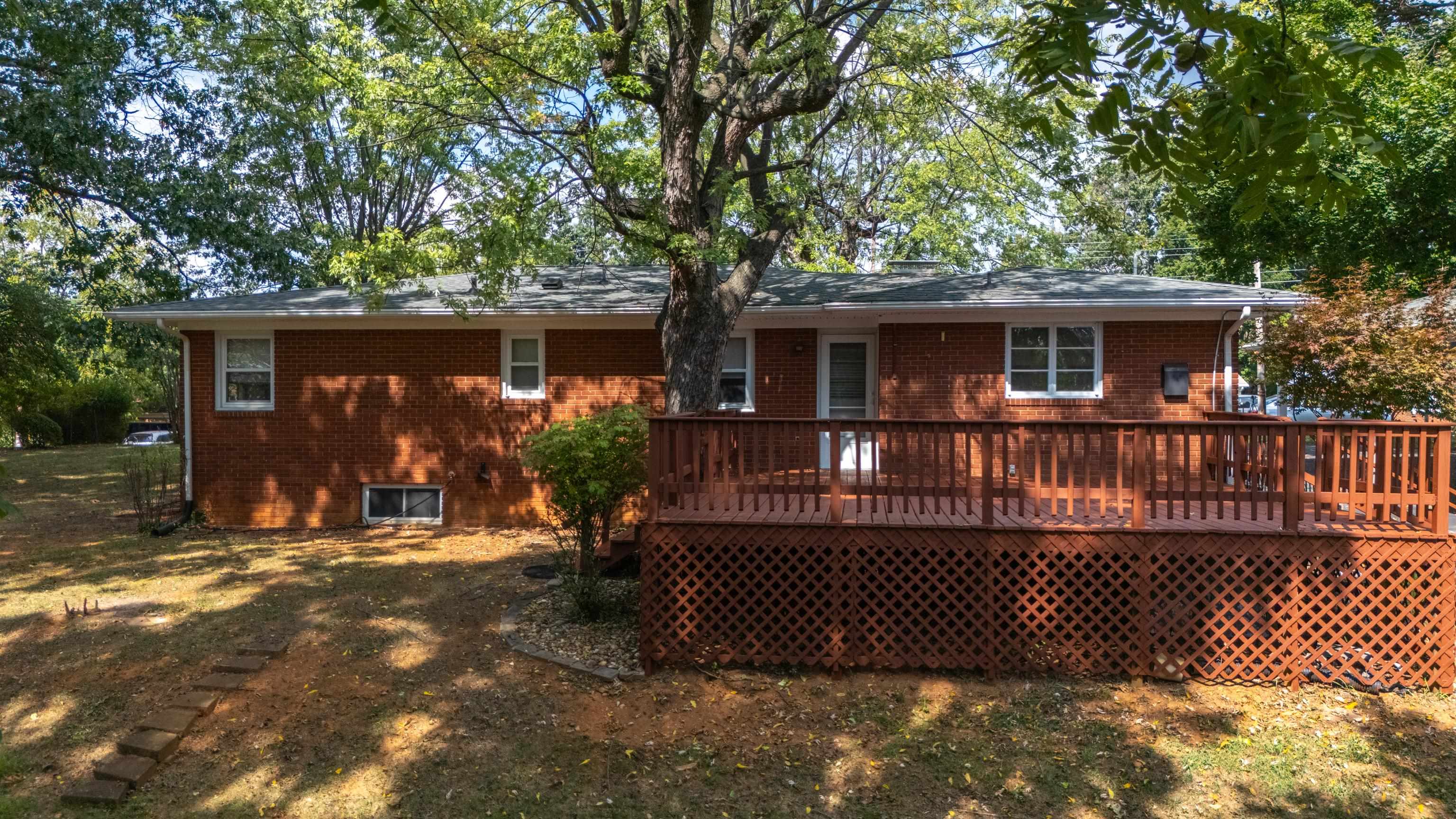 119 GREENWOOD RD, STAUNTON, Virginia 24401, 3 Bedrooms Bedrooms, ,1 BathroomBathrooms,Residential,119 GREENWOOD RD,682020 MLS # 682020