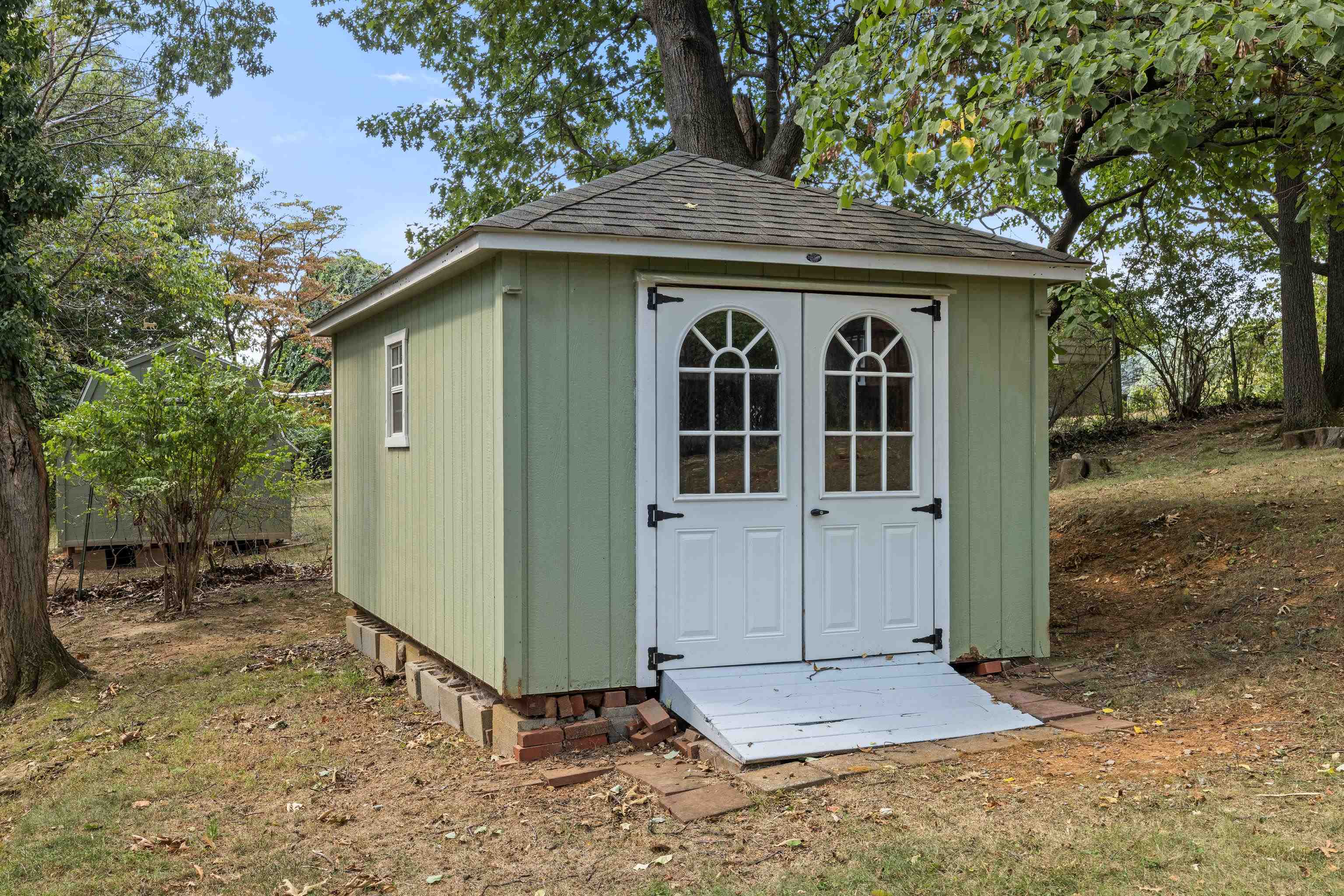 119 GREENWOOD RD, STAUNTON, Virginia 24401, 3 Bedrooms Bedrooms, ,1 BathroomBathrooms,Residential,119 GREENWOOD RD,682020 MLS # 682020