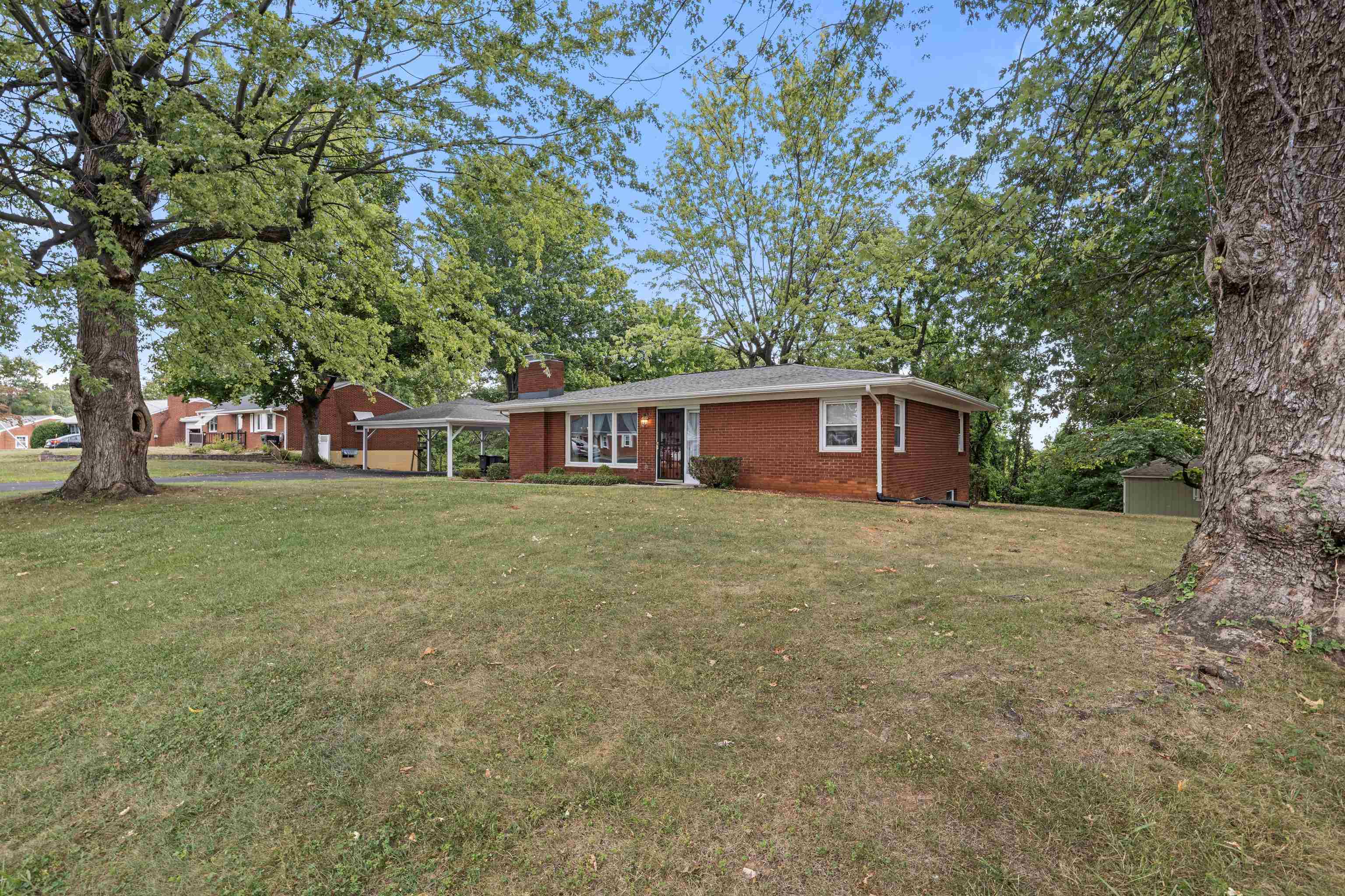 119 GREENWOOD RD, STAUNTON, Virginia 24401, 3 Bedrooms Bedrooms, ,1 BathroomBathrooms,Residential,119 GREENWOOD RD,682020 MLS # 682020