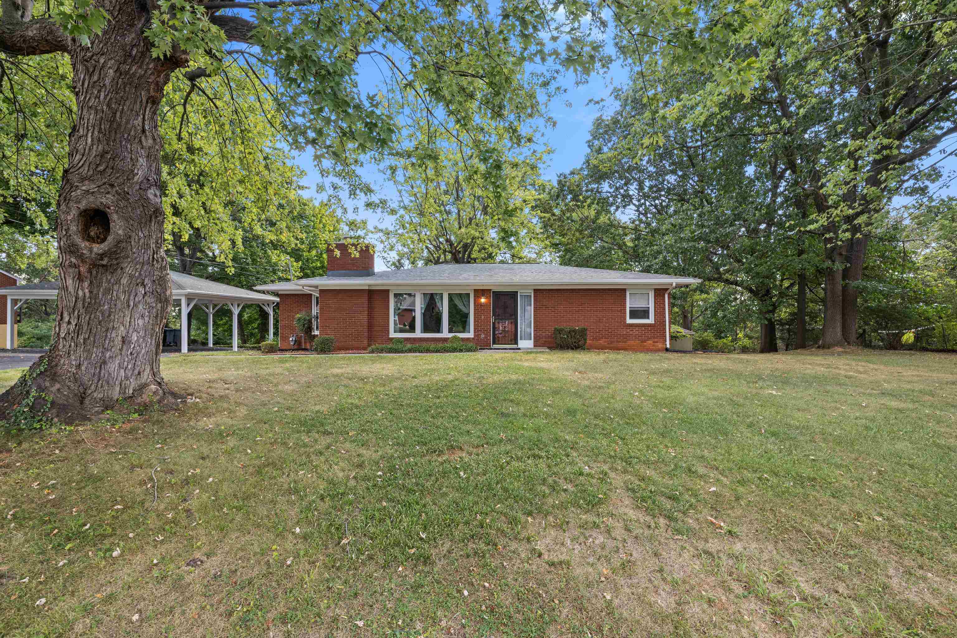 119 GREENWOOD RD, STAUNTON, Virginia 24401, 3 Bedrooms Bedrooms, ,1 BathroomBathrooms,Residential,119 GREENWOOD RD,682020 MLS # 682020