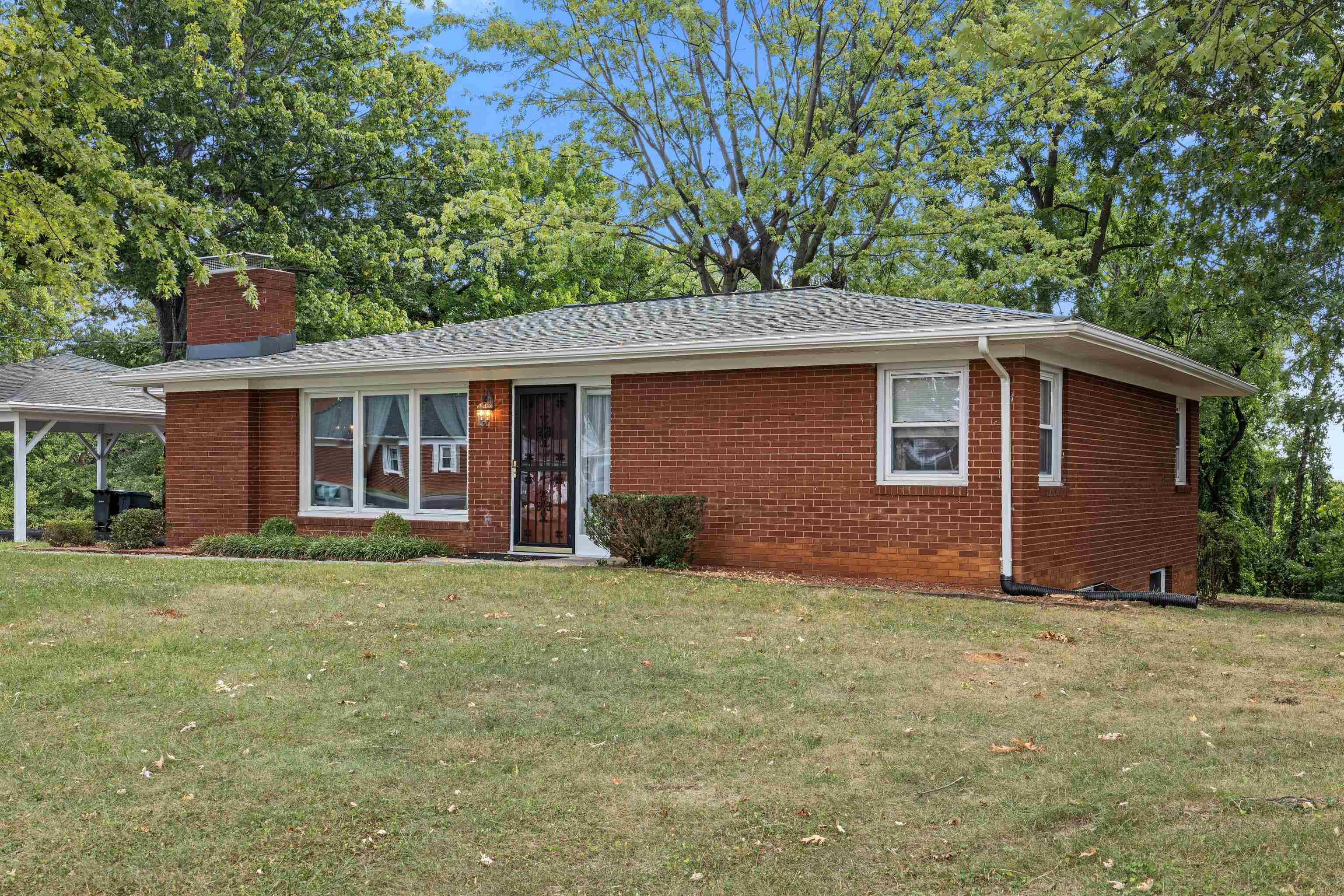 119 GREENWOOD RD, STAUNTON, Virginia 24401, 3 Bedrooms Bedrooms, ,1 BathroomBathrooms,Residential,119 GREENWOOD RD,682020 MLS # 682020