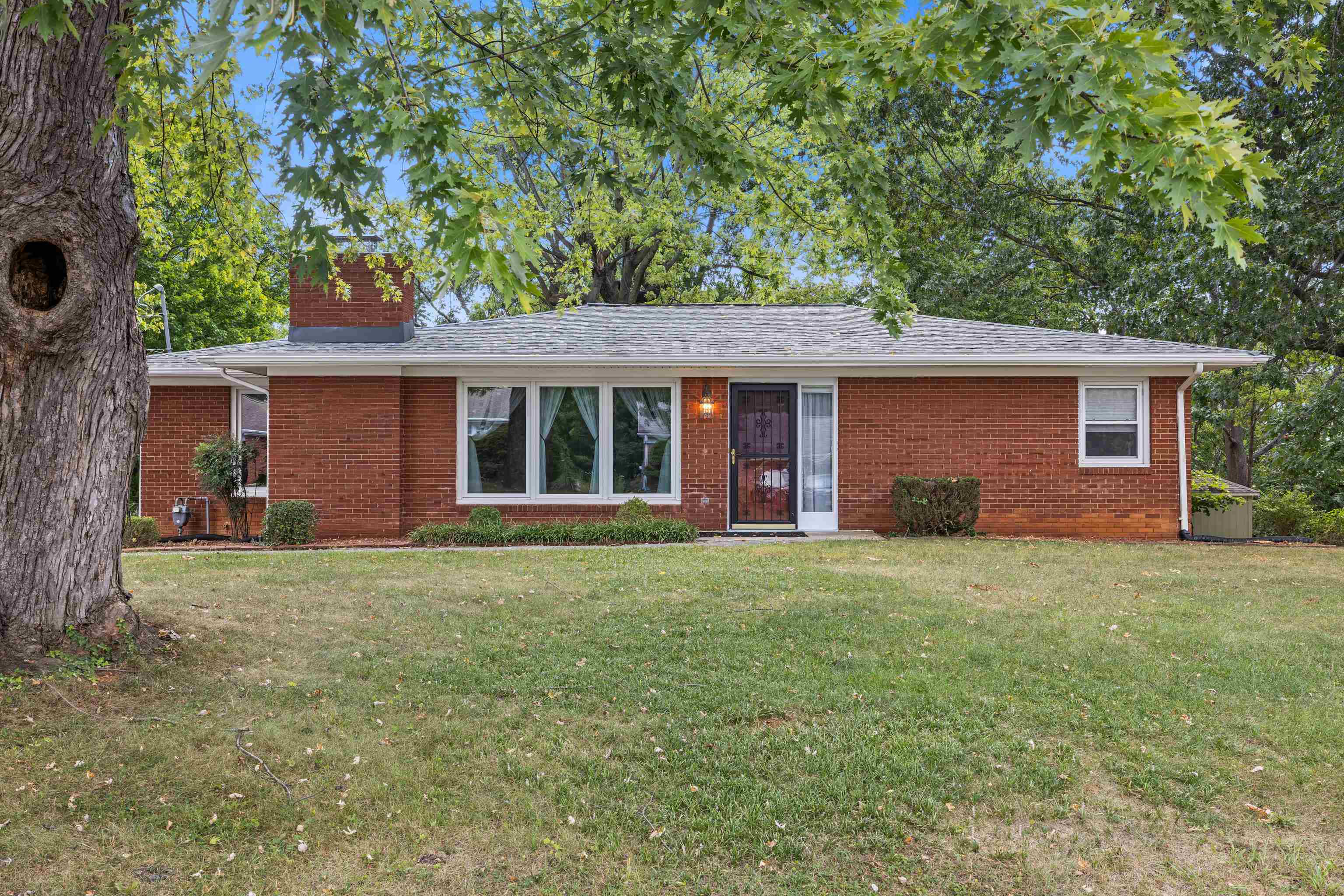 119 GREENWOOD RD, STAUNTON, Virginia 24401, 3 Bedrooms Bedrooms, ,1 BathroomBathrooms,Residential,119 GREENWOOD RD,682020 MLS # 682020