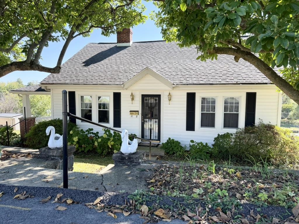 1902 FIRST ST, STAUNTON, Virginia 24401, 3 Bedrooms Bedrooms, ,1 BathroomBathrooms,Residential,1902 and 1904 First Street,1902 FIRST ST,682025 MLS # 682025