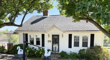1902 FIRST ST, STAUNTON, Virginia 24401, 3 Bedrooms Bedrooms, ,1 BathroomBathrooms,Residential,1902 and 1904 First Street,1902 FIRST ST,682025 MLS # 682025