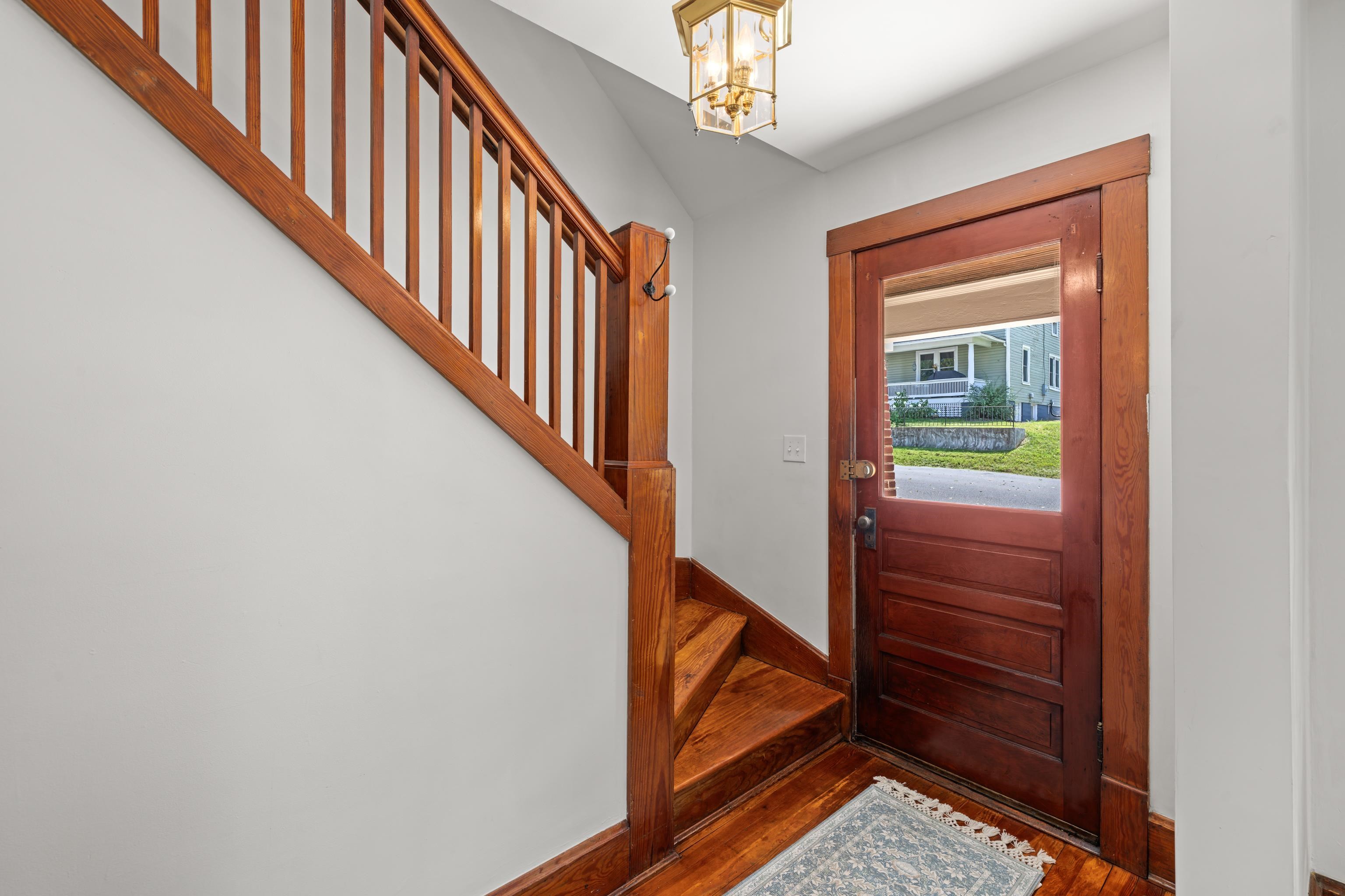 221 W PEABODY ST, STAUNTON, Virginia 24401, 3 Bedrooms Bedrooms, ,2 BathroomsBathrooms,Residential,221 W PEABODY ST,682027 MLS # 682027