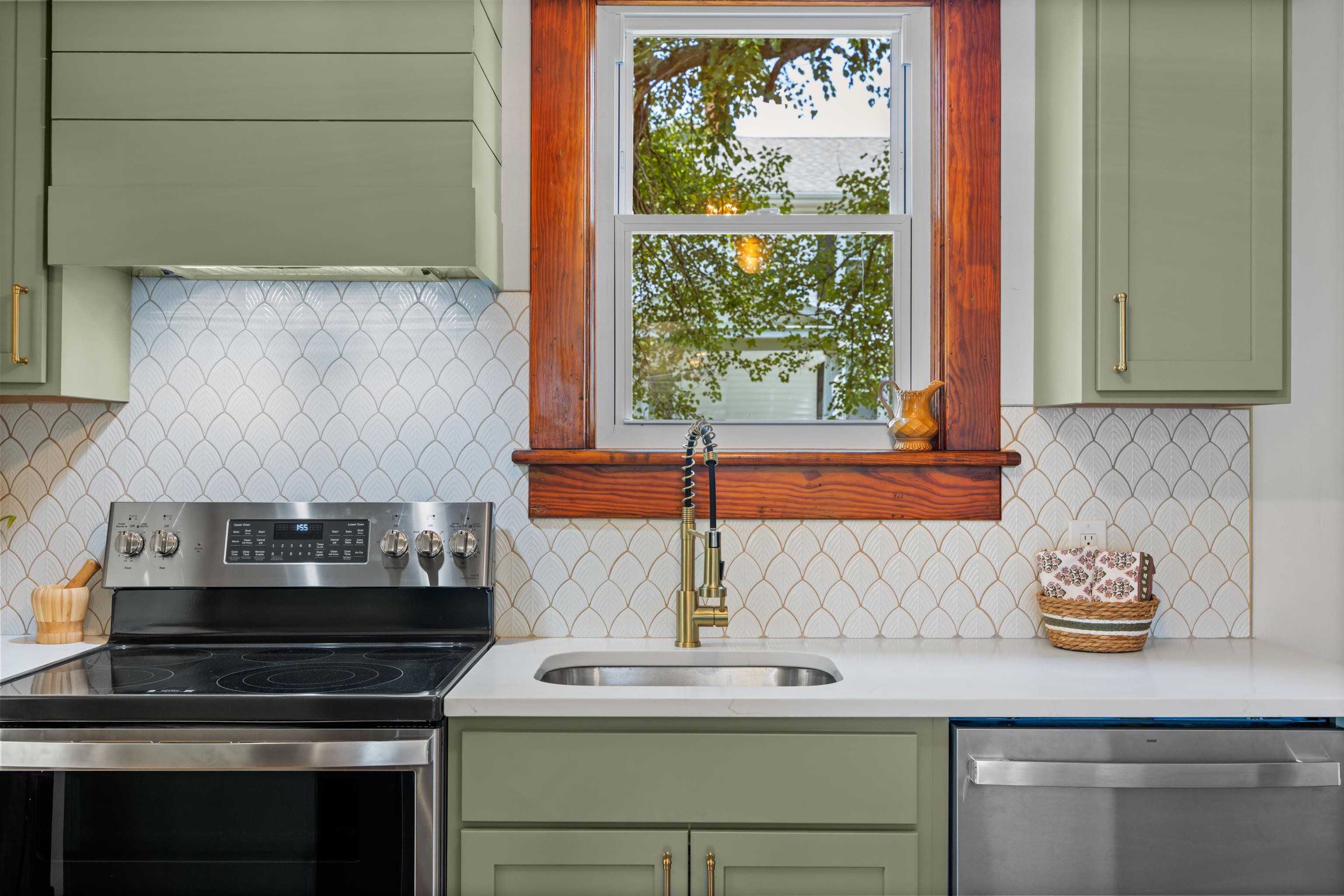 221 W PEABODY ST, STAUNTON, Virginia 24401, 3 Bedrooms Bedrooms, ,2 BathroomsBathrooms,Residential,221 W PEABODY ST,682027 MLS # 682027