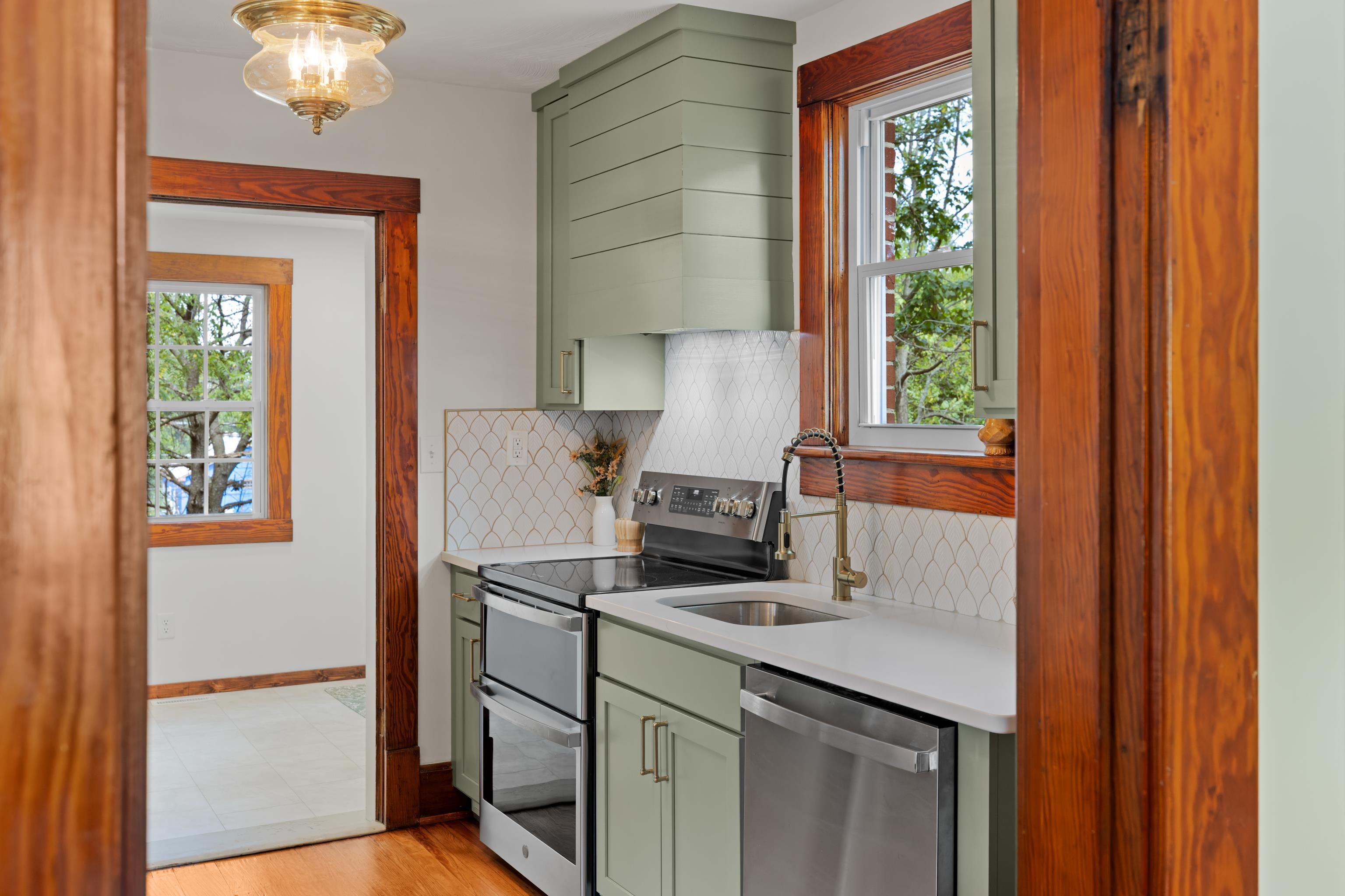 221 W PEABODY ST, STAUNTON, Virginia 24401, 3 Bedrooms Bedrooms, ,2 BathroomsBathrooms,Residential,221 W PEABODY ST,682027 MLS # 682027
