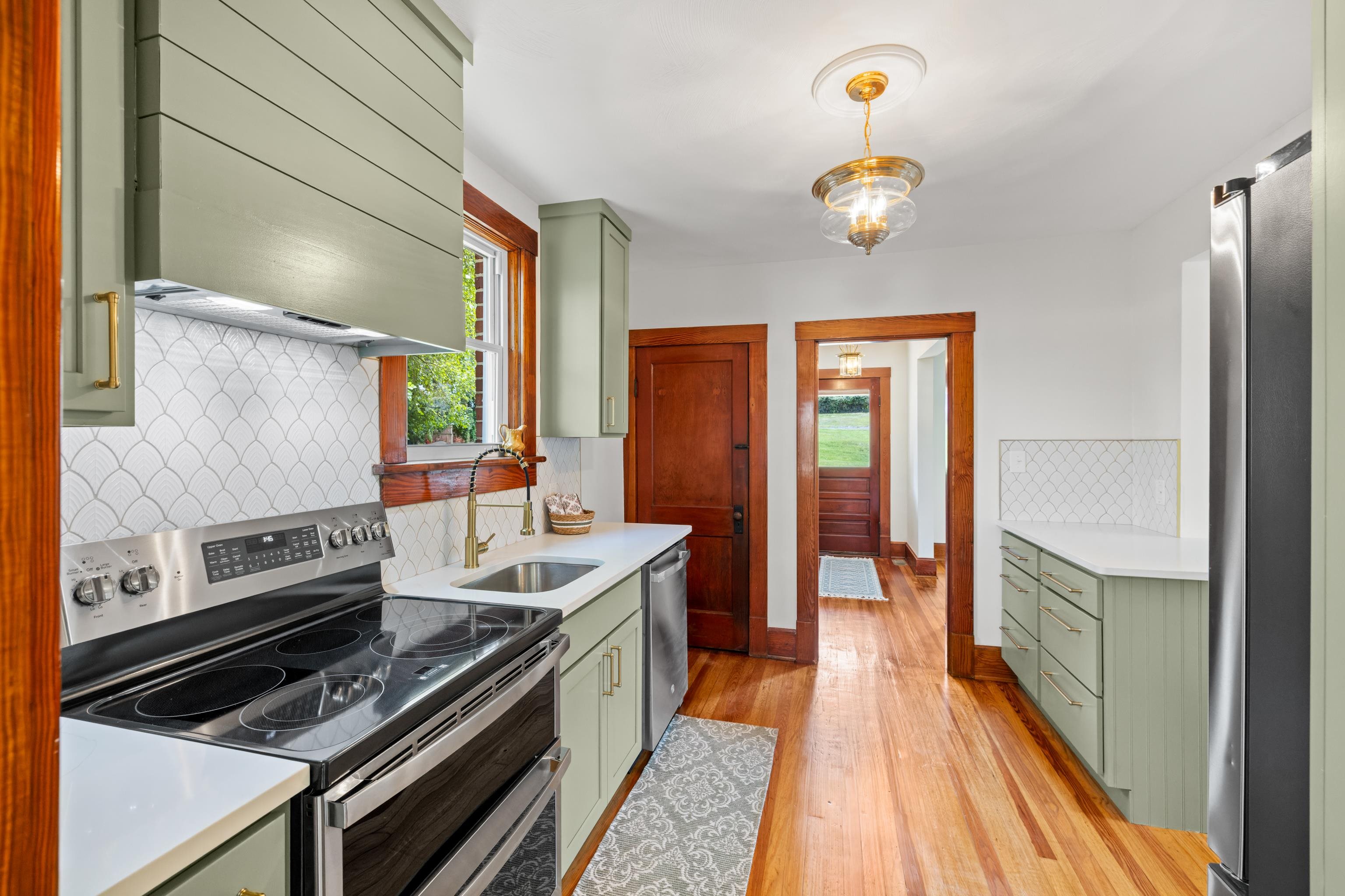 221 W PEABODY ST, STAUNTON, Virginia 24401, 3 Bedrooms Bedrooms, ,2 BathroomsBathrooms,Residential,221 W PEABODY ST,682027 MLS # 682027