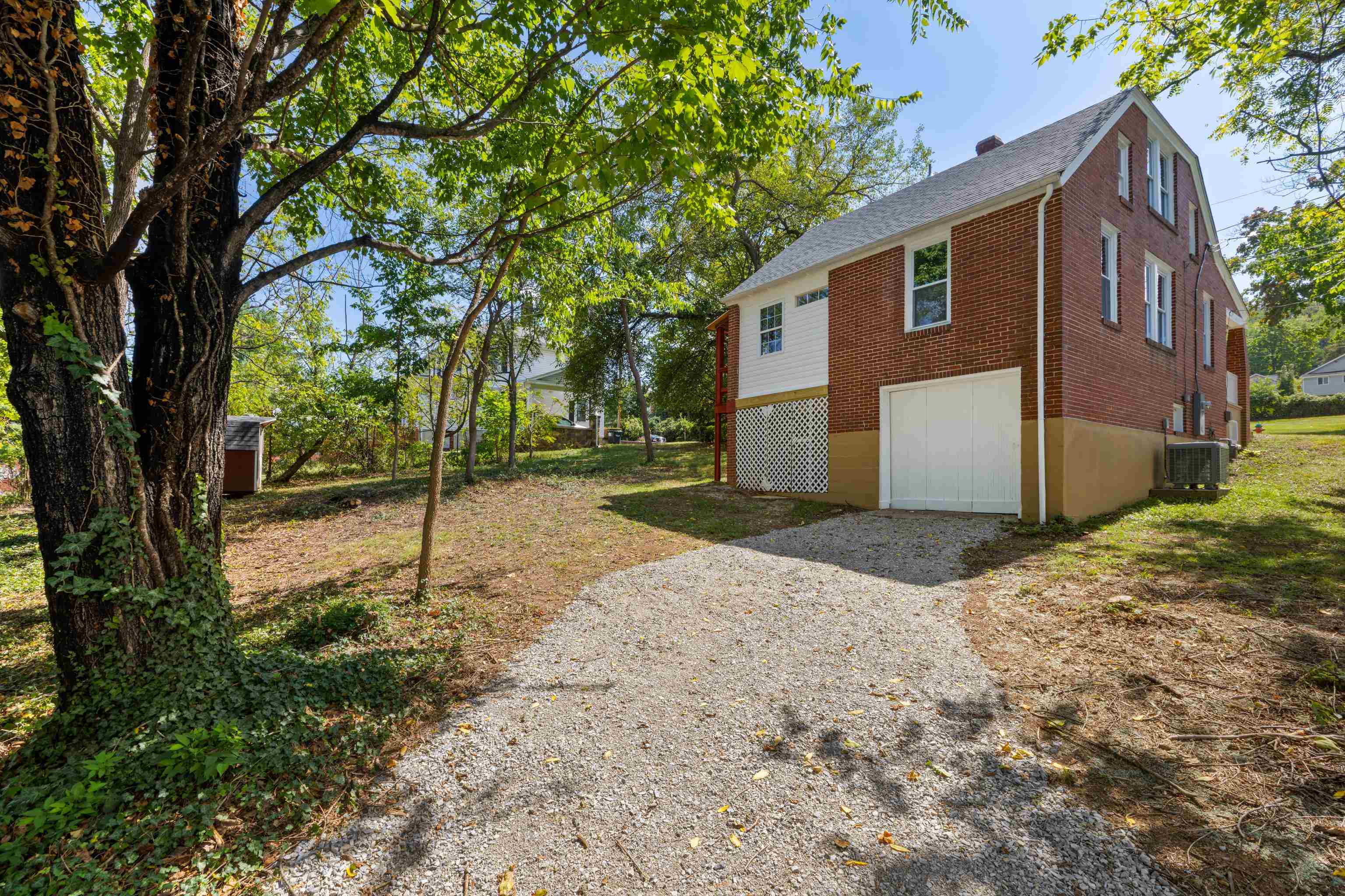 221 W PEABODY ST, STAUNTON, Virginia 24401, 3 Bedrooms Bedrooms, ,2 BathroomsBathrooms,Residential,221 W PEABODY ST,682027 MLS # 682027