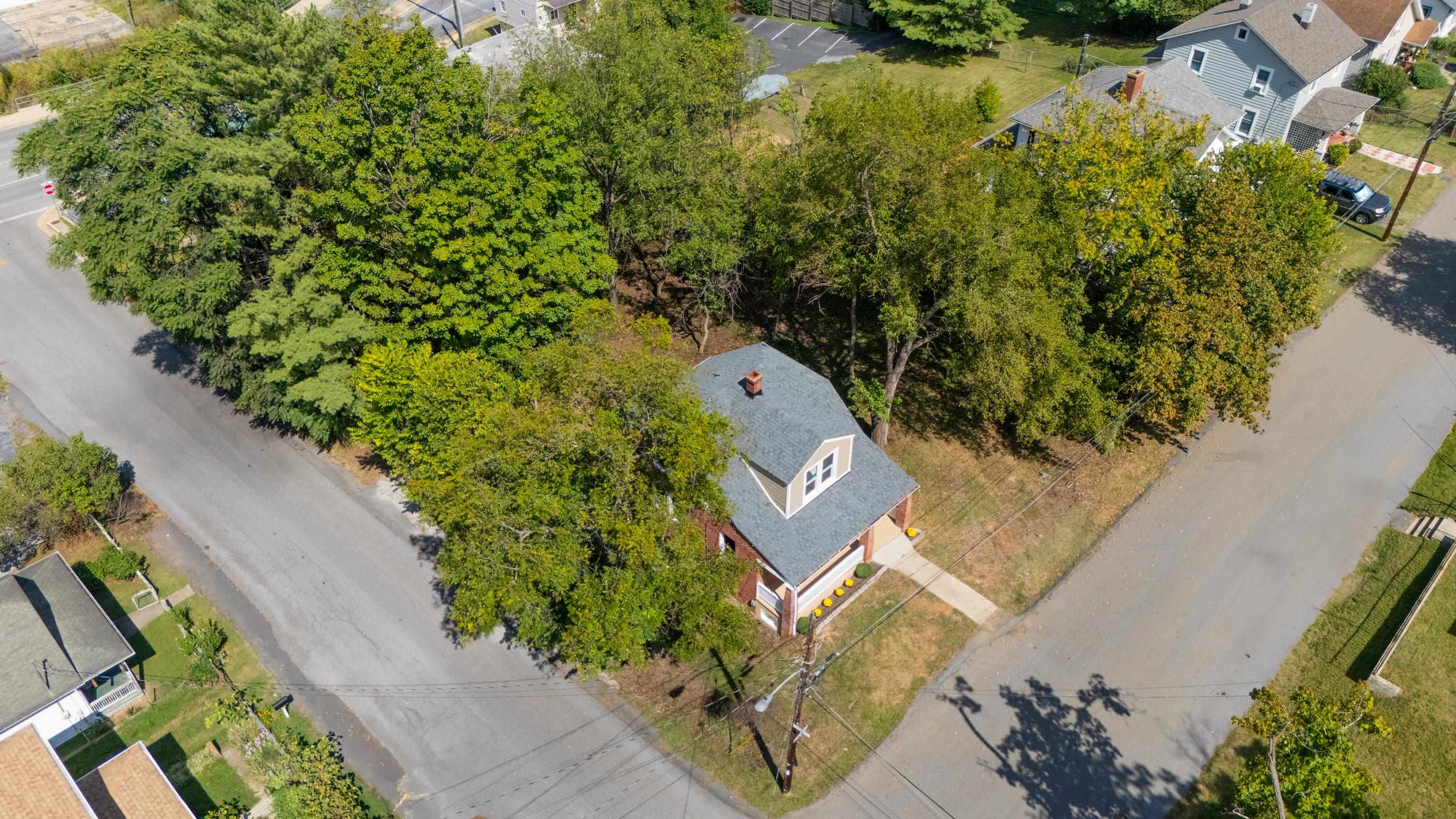 221 W PEABODY ST, STAUNTON, Virginia 24401, 3 Bedrooms Bedrooms, ,2 BathroomsBathrooms,Residential,221 W PEABODY ST,682027 MLS # 682027