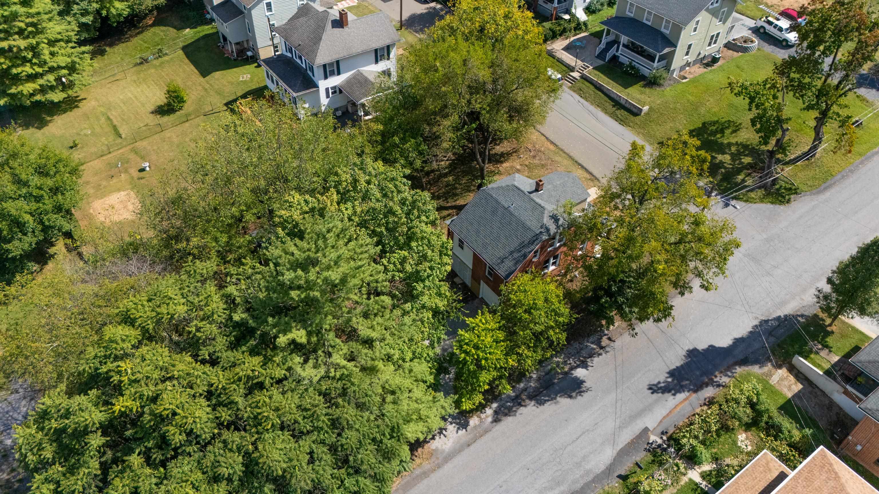 221 W PEABODY ST, STAUNTON, Virginia 24401, 3 Bedrooms Bedrooms, ,2 BathroomsBathrooms,Residential,221 W PEABODY ST,682027 MLS # 682027
