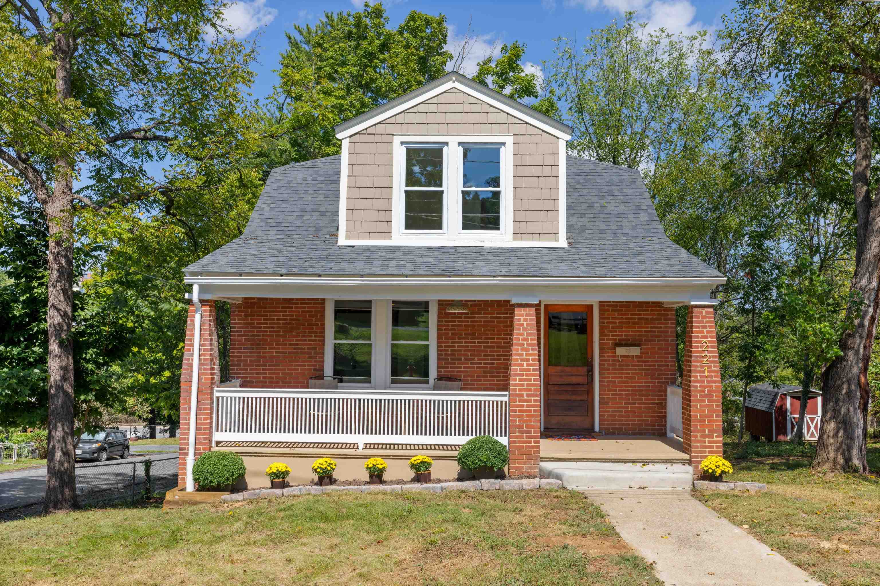 221 W PEABODY ST, STAUNTON, Virginia 24401, 3 Bedrooms Bedrooms, ,2 BathroomsBathrooms,Residential,221 W PEABODY ST,682027 MLS # 682027
