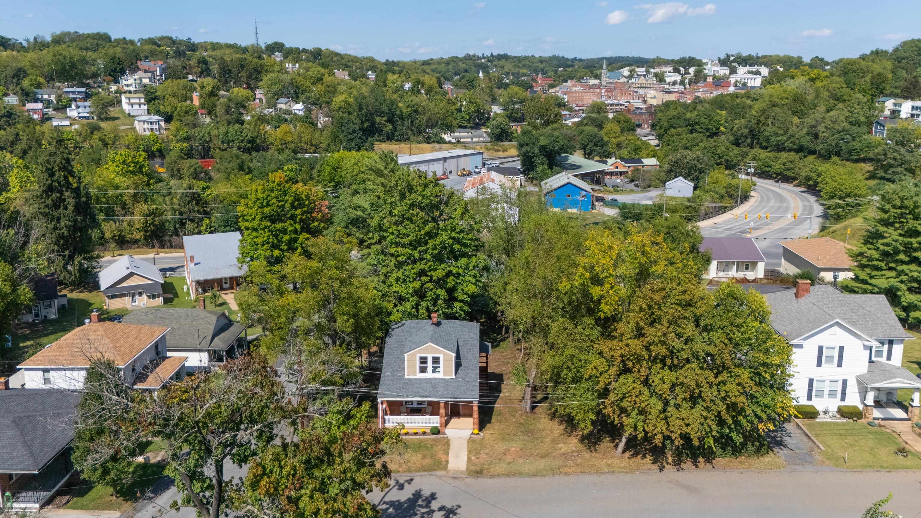 221 W PEABODY ST, STAUNTON, Virginia 24401, 3 Bedrooms Bedrooms, ,2 BathroomsBathrooms,Residential,221 W PEABODY ST,682027 MLS # 682027