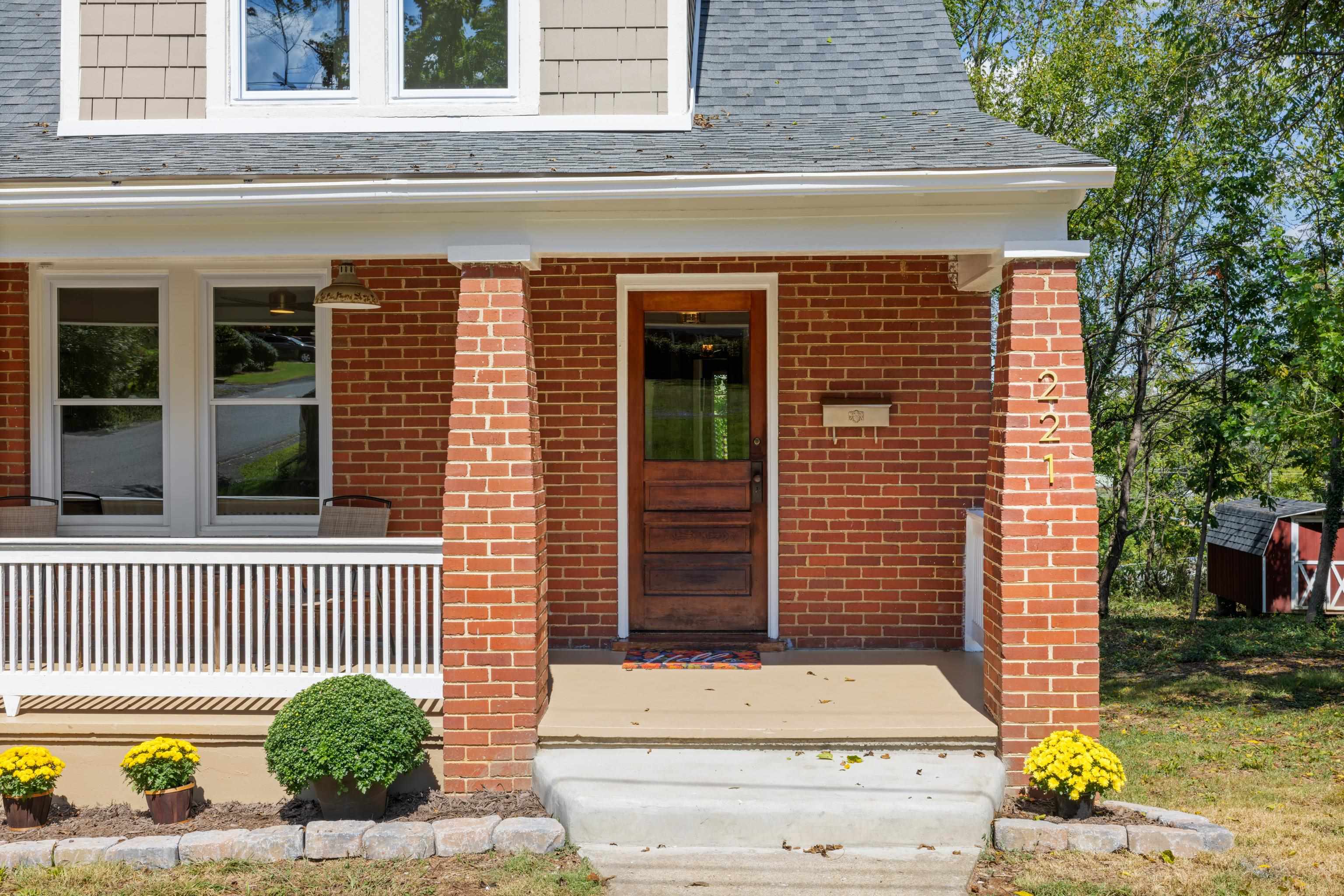 221 W PEABODY ST, STAUNTON, Virginia 24401, 3 Bedrooms Bedrooms, ,2 BathroomsBathrooms,Residential,221 W PEABODY ST,682027 MLS # 682027