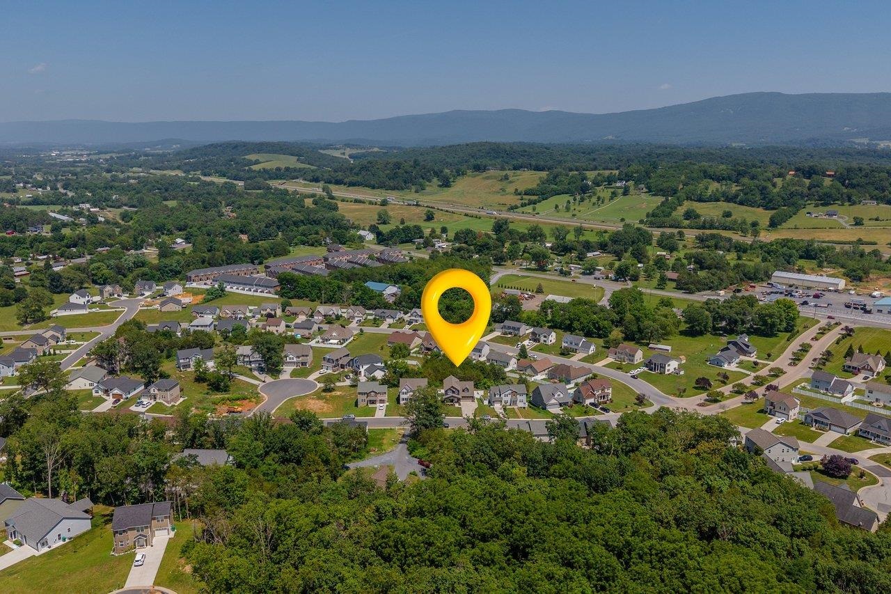 190 SUFFOLK DR, ROCKINGHAM, Virginia 22802, 5 Bedrooms Bedrooms, ,3 BathroomsBathrooms,Residential,190 SUFFOLK DR,682030 MLS # 682030