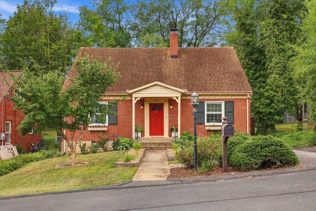 630 PARKVIEW AVE, STAUNTON, Virginia 24401, 3 Bedrooms Bedrooms, ,2 BathroomsBathrooms,Residential,630 PARKVIEW AVE,682031 MLS # 682031 630 PARKVIEW AVE, STAUNTON, Virginia 24401, 3 Bedrooms Bedrooms, ,2 BathroomsBathrooms,Residential,630 PARKVIEW AVE,682031 MLS # 682031