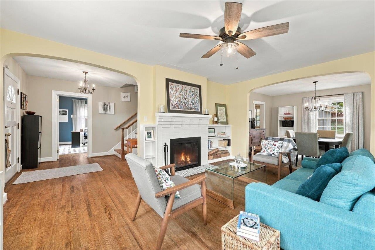 630 PARKVIEW AVE, STAUNTON, Virginia 24401, 3 Bedrooms Bedrooms, ,2 BathroomsBathrooms,Residential,630 PARKVIEW AVE,682031 MLS # 682031 630 PARKVIEW AVE, STAUNTON, Virginia 24401, 3 Bedrooms Bedrooms, ,2 BathroomsBathrooms,Residential,630 PARKVIEW AVE,682031 MLS # 682031