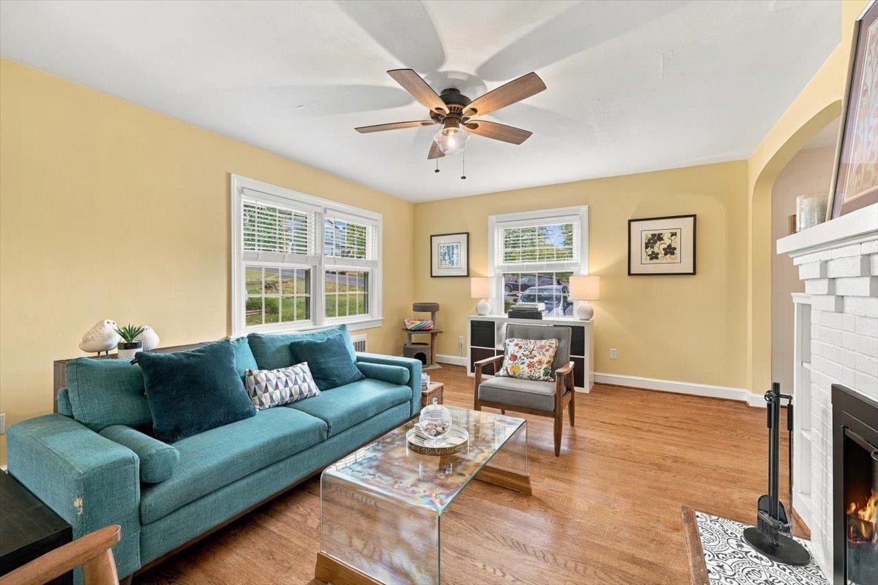 630 PARKVIEW AVE, STAUNTON, Virginia 24401, 3 Bedrooms Bedrooms, ,2 BathroomsBathrooms,Residential,630 PARKVIEW AVE,682031 MLS # 682031 630 PARKVIEW AVE, STAUNTON, Virginia 24401, 3 Bedrooms Bedrooms, ,2 BathroomsBathrooms,Residential,630 PARKVIEW AVE,682031 MLS # 682031