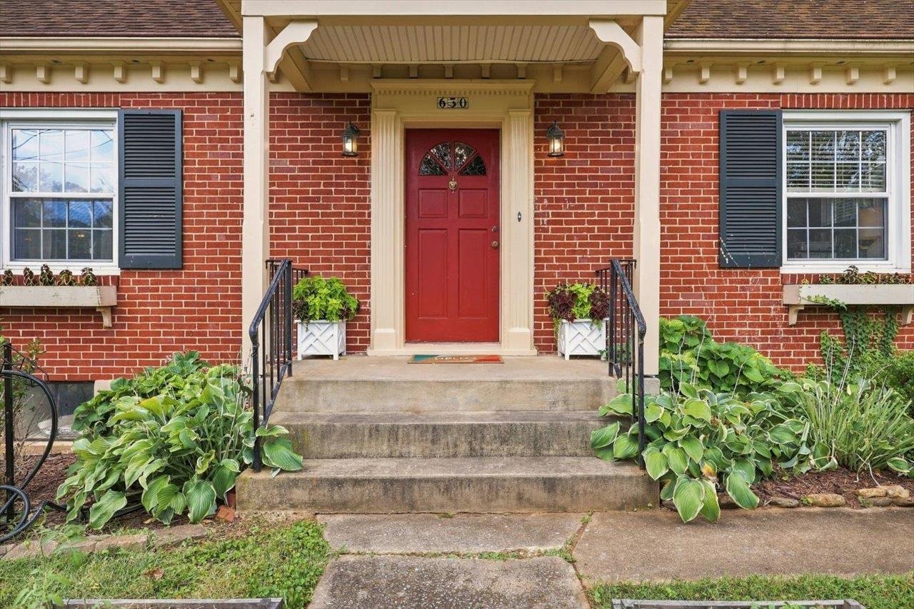 630 PARKVIEW AVE, STAUNTON, Virginia 24401, 3 Bedrooms Bedrooms, ,2 BathroomsBathrooms,Residential,630 PARKVIEW AVE,682031 MLS # 682031 630 PARKVIEW AVE, STAUNTON, Virginia 24401, 3 Bedrooms Bedrooms, ,2 BathroomsBathrooms,Residential,630 PARKVIEW AVE,682031 MLS # 682031